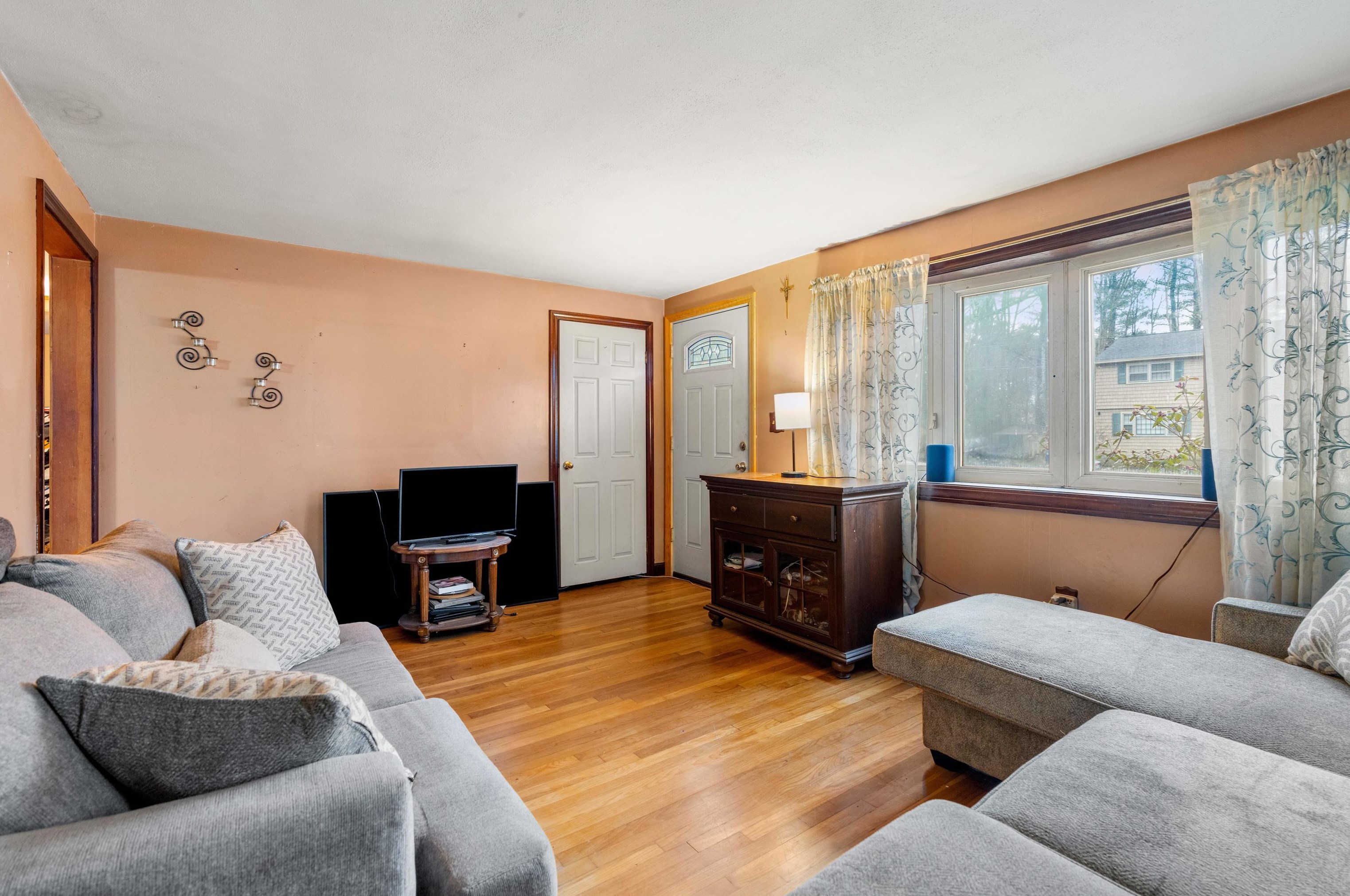 6 Shady Ln, Plaistow NH 03865-2110 exterior