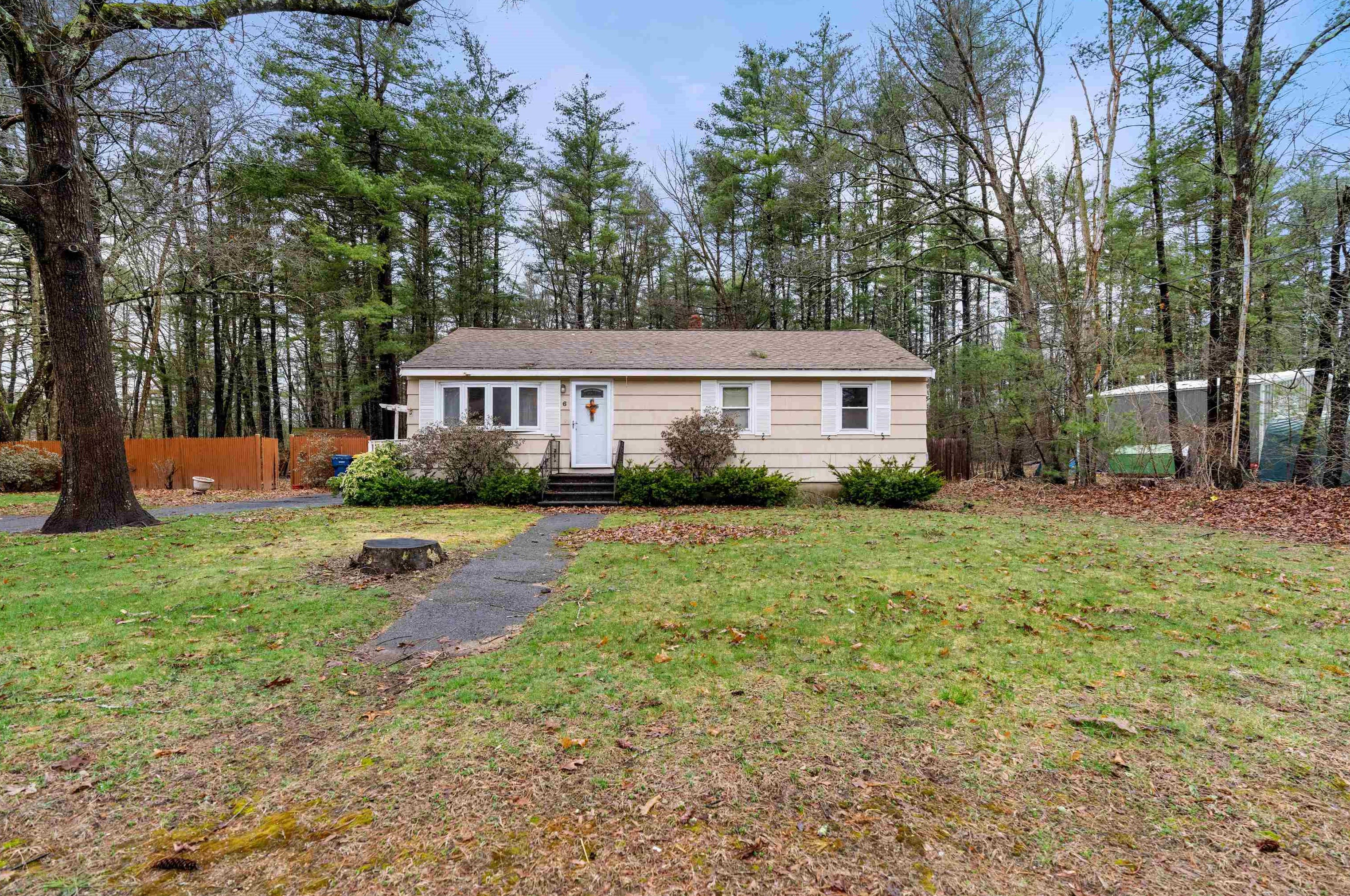 6 Shady Ln, Plaistow, NH 03865-2110