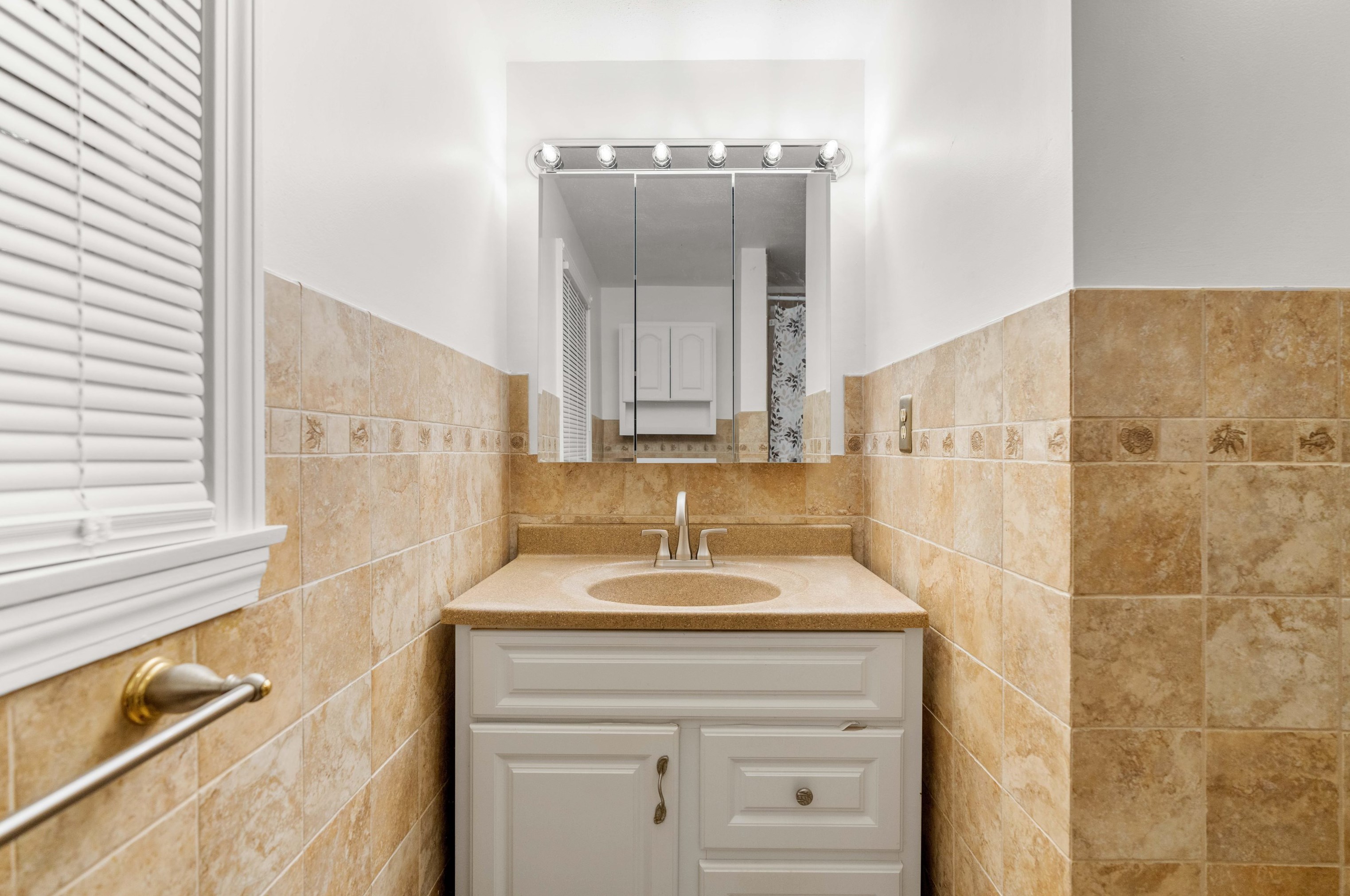 6 Shady Ln, Plaistow NH 03865-2110 exterior