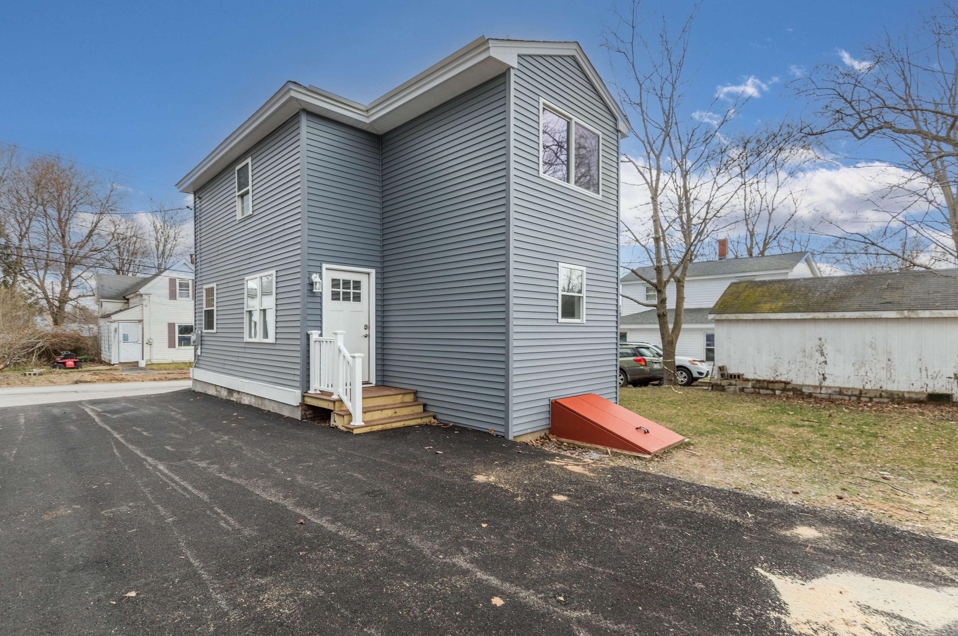 29 Jackson St, Rochester NH  03867-2207 exterior