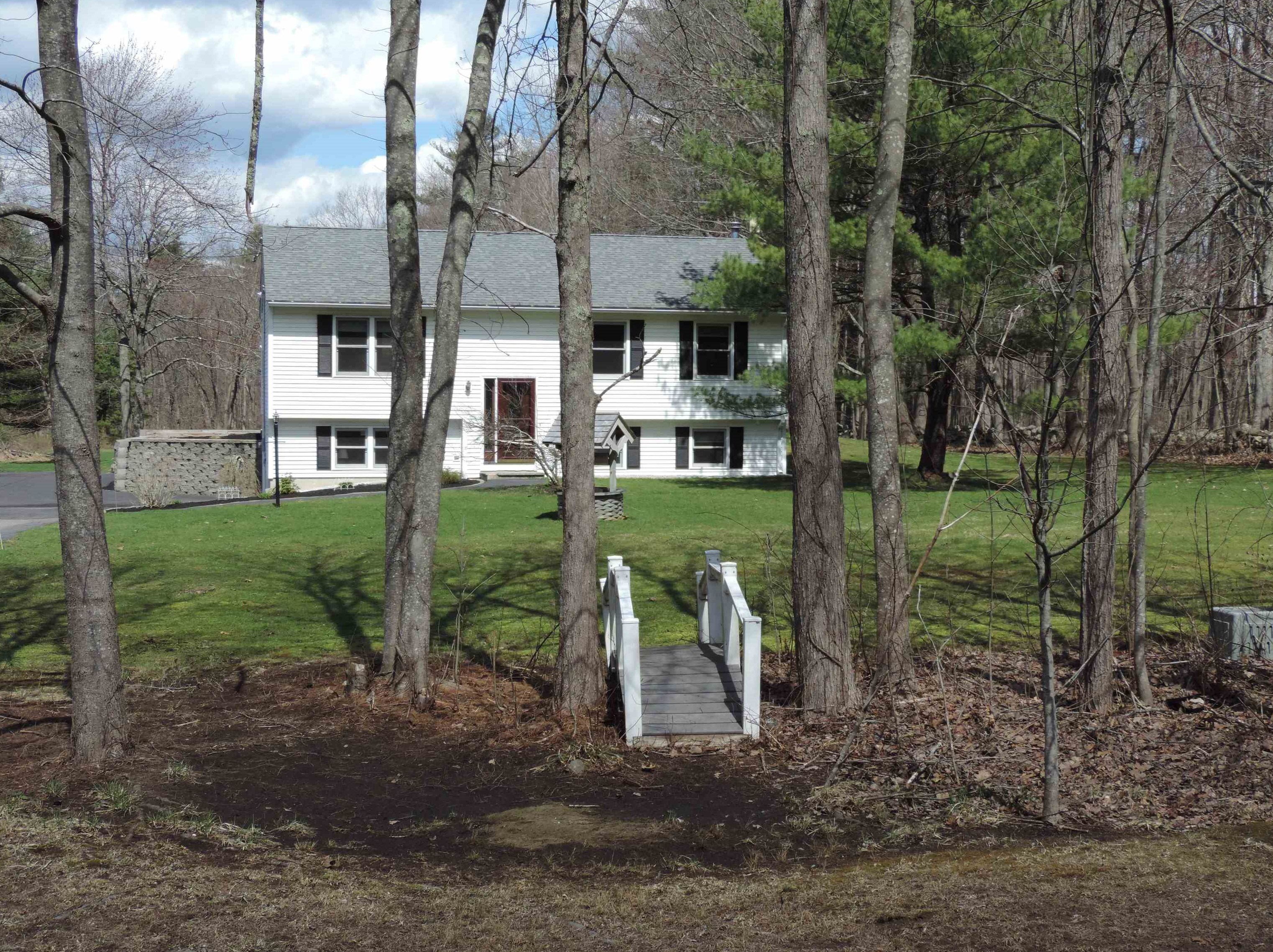 13 Pine St, Danville, NH 03819