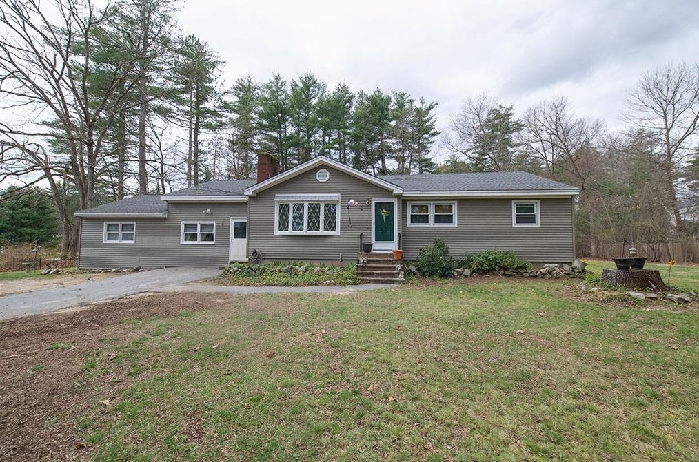 2 Moeckel Rd, Windham, NH 03087