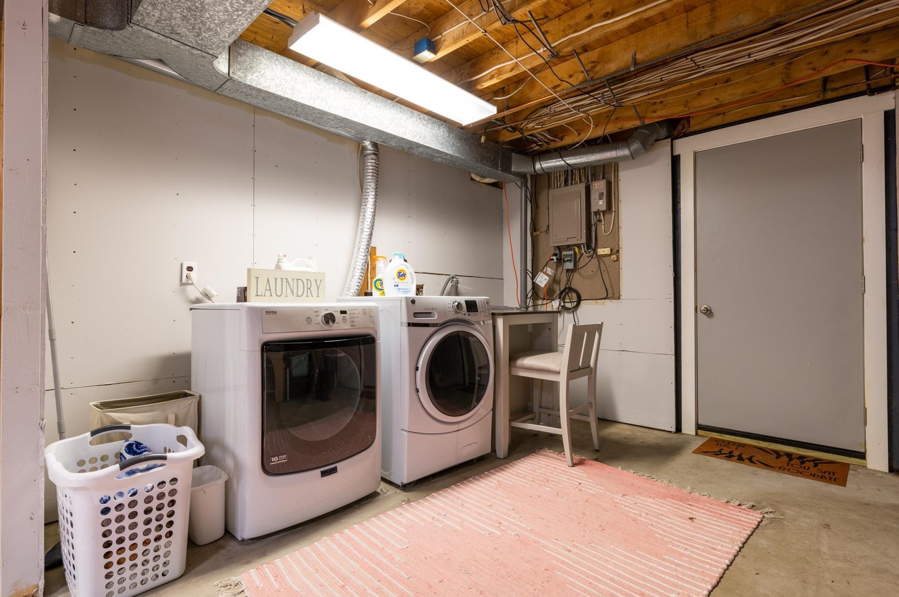 157 Exeter Rd, Newmarket NH  03857-2033 exterior