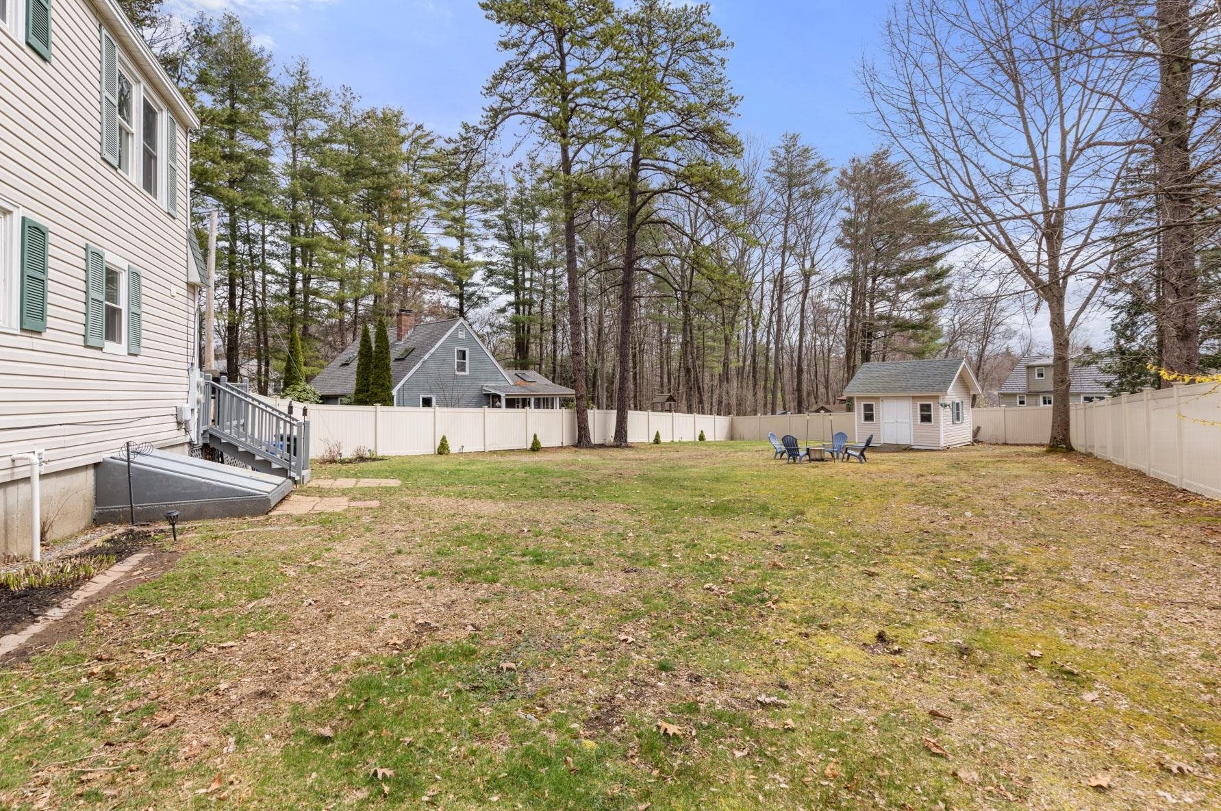 157 Exeter Rd, Newmarket NH  03857-2033 exterior