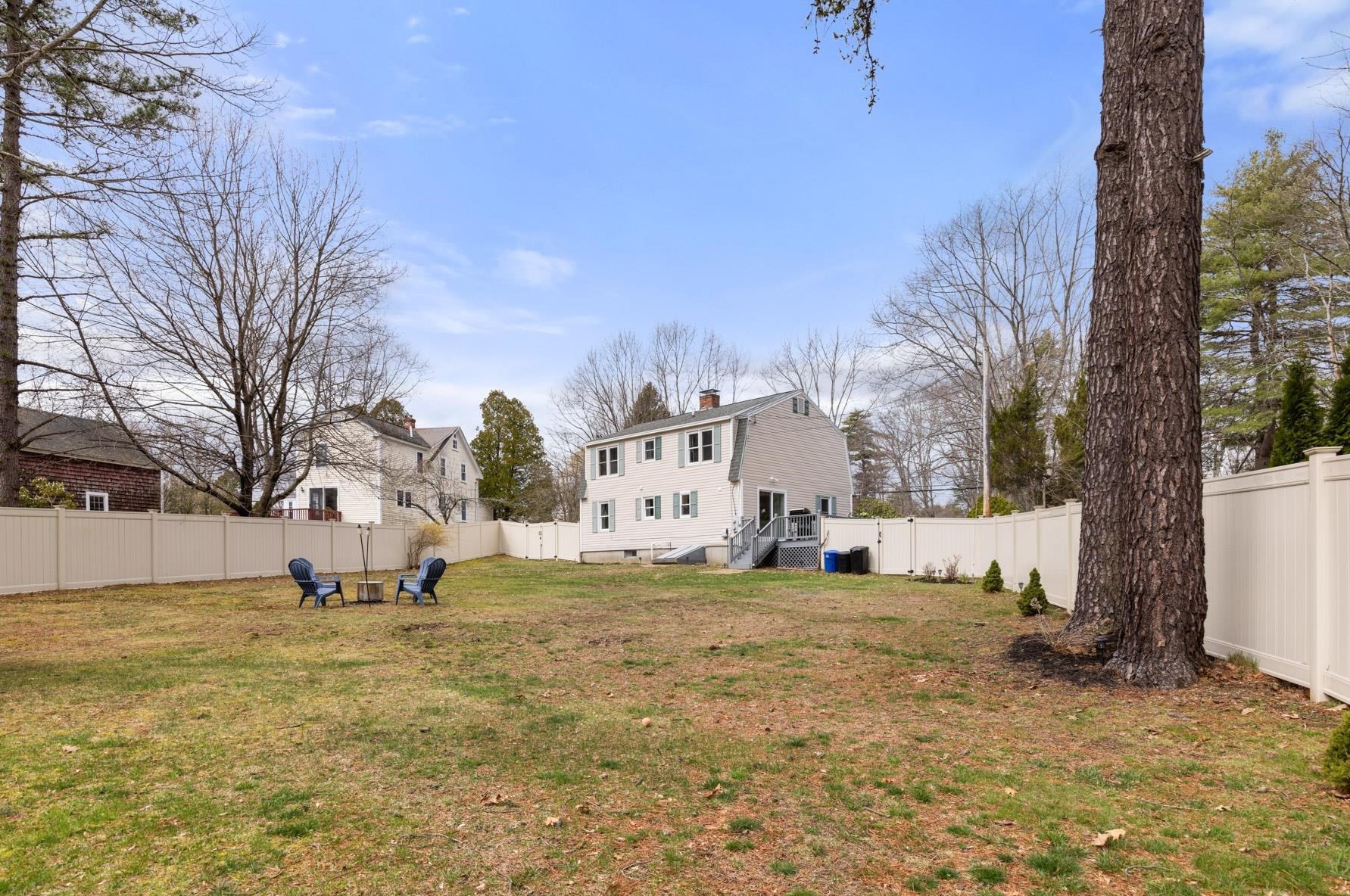 157 Exeter Rd, Newmarket NH  03857-2033 exterior