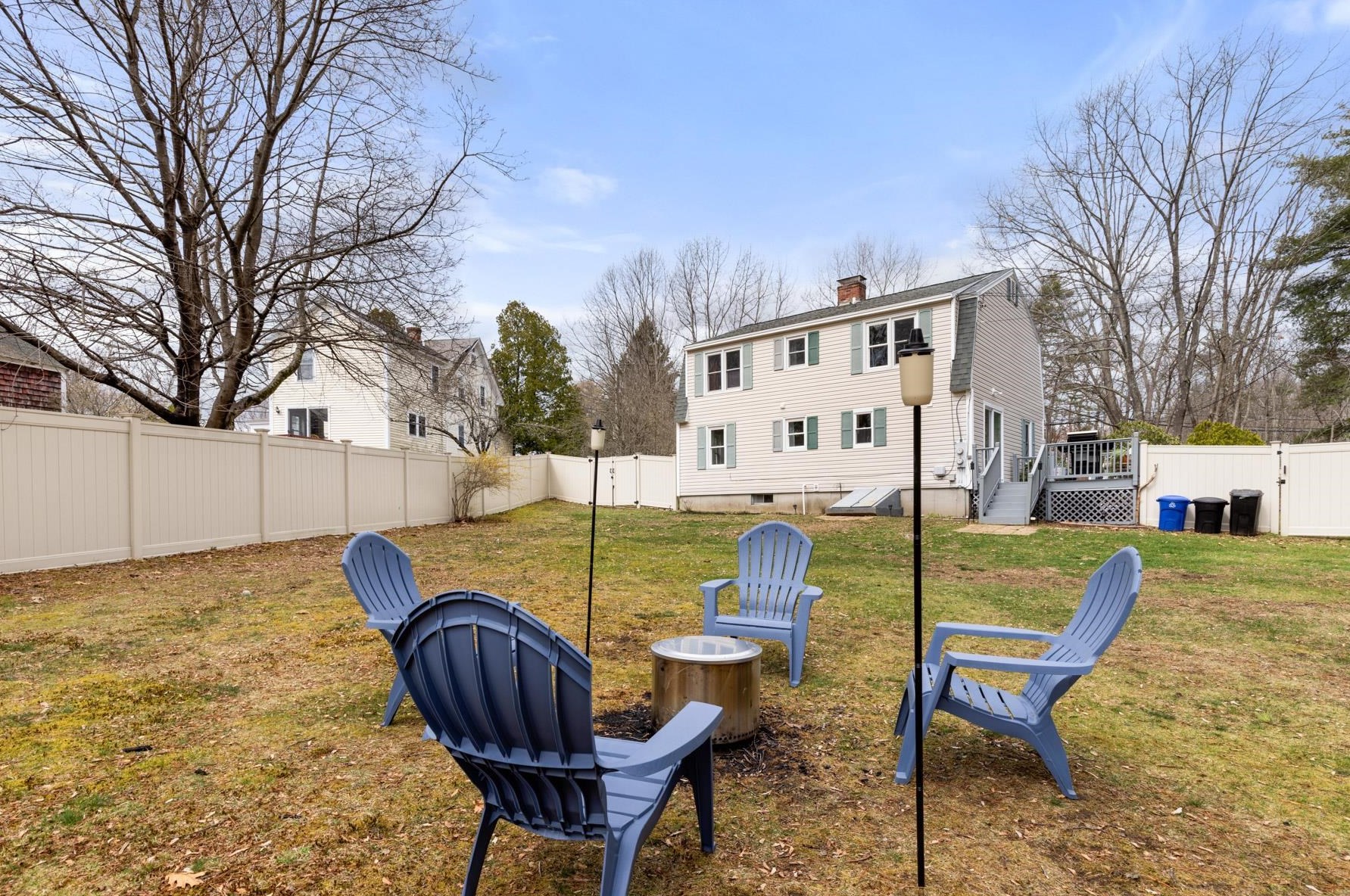 157 Exeter Rd, Newmarket NH  03857-2033 exterior