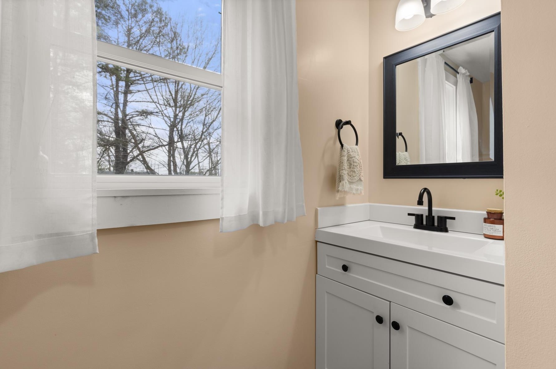 157 Exeter Rd, Newmarket NH  03857-2033 exterior