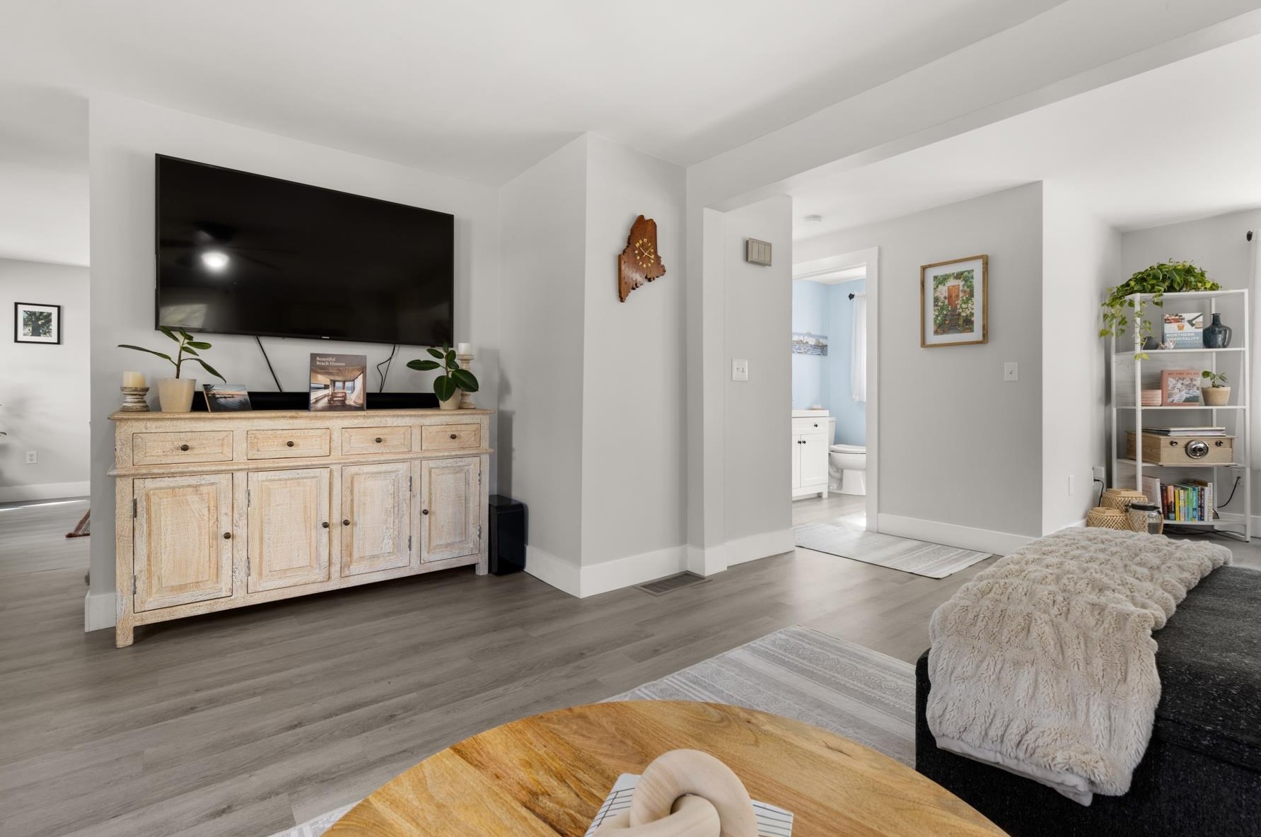 157 Exeter Rd, Newmarket NH  03857-2033 exterior