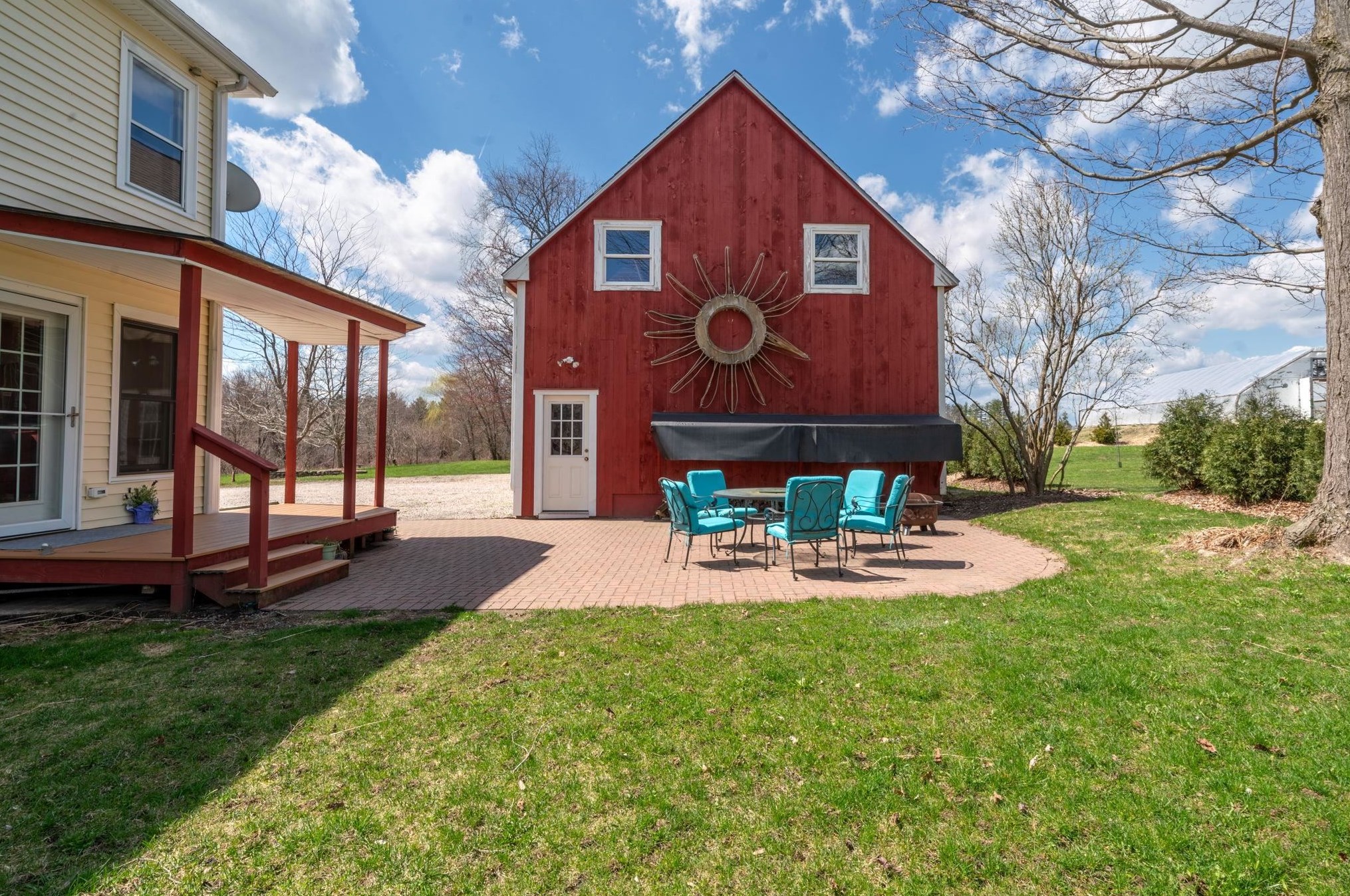 53 High Range Rd, Londonderry, NH 03053-3189