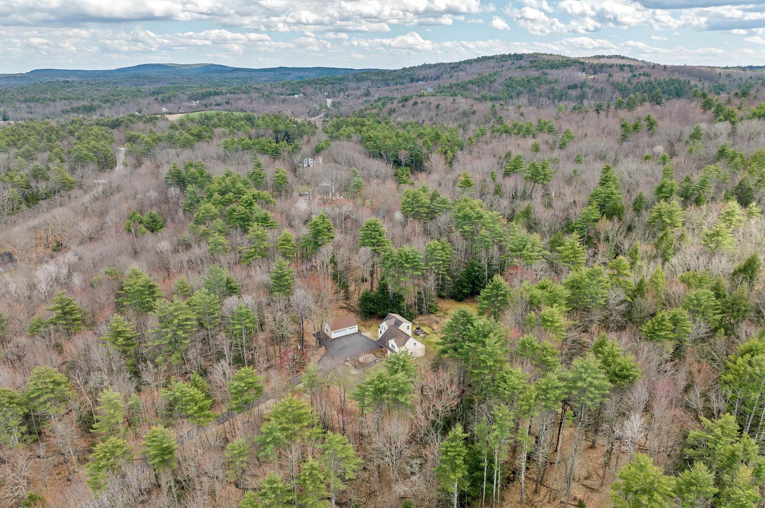 19 Meadow Lark Ln, Chichester NH  03234-4820 exterior