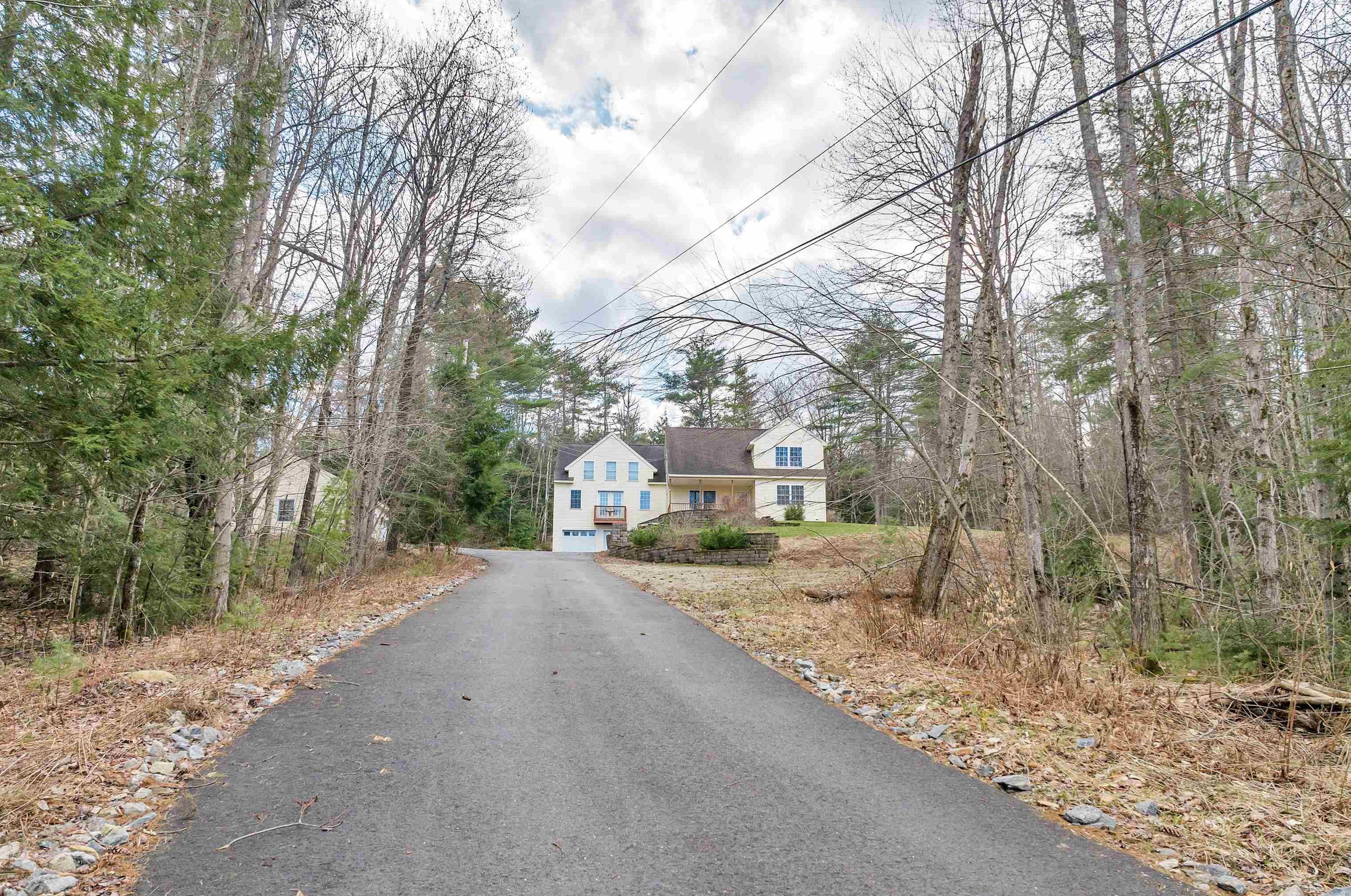 19 Meadow Lark Ln, Chichester NH  03234-4820 exterior