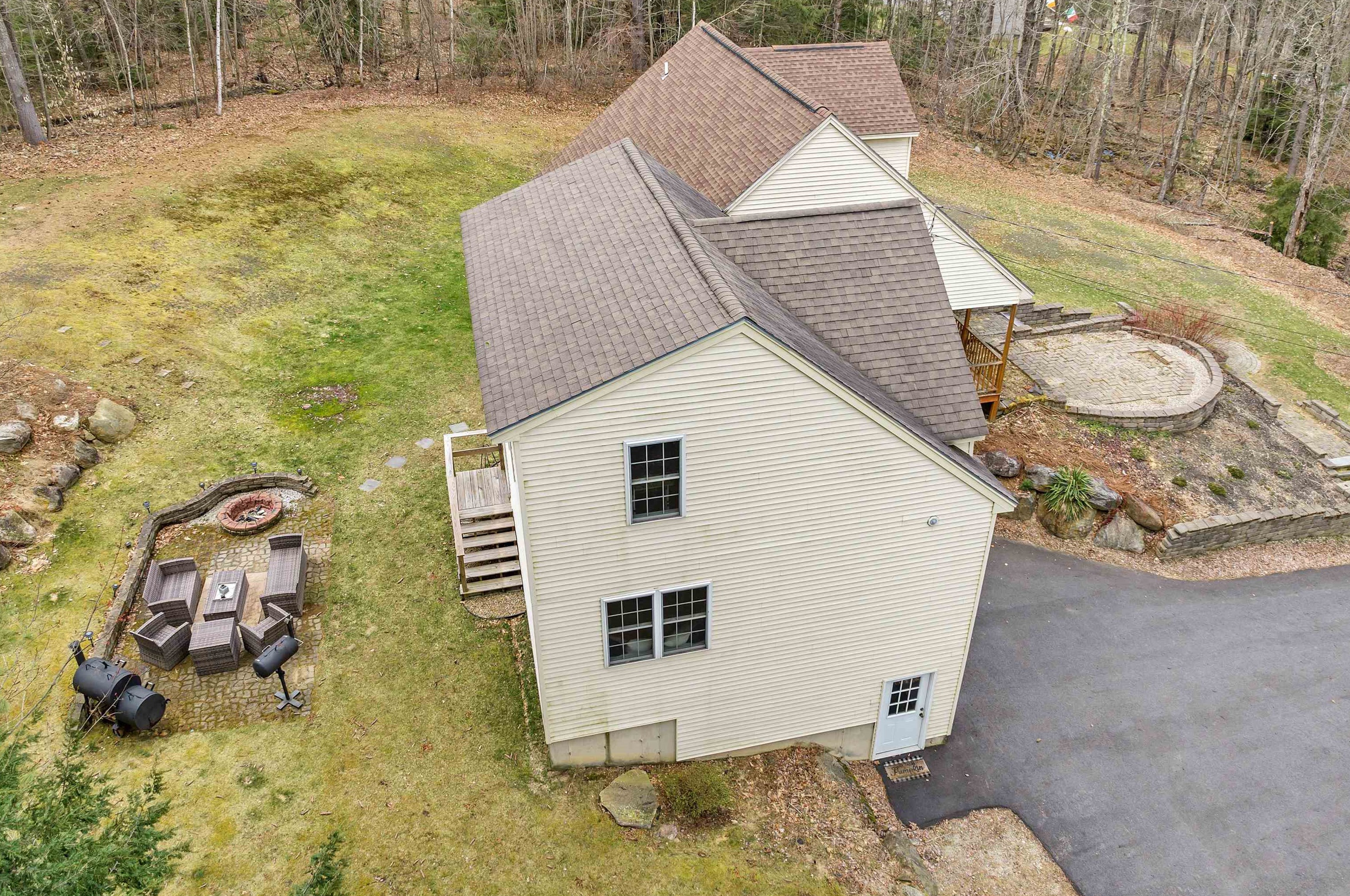 19 Meadow Lark Ln, Chichester NH  03234-4820 exterior