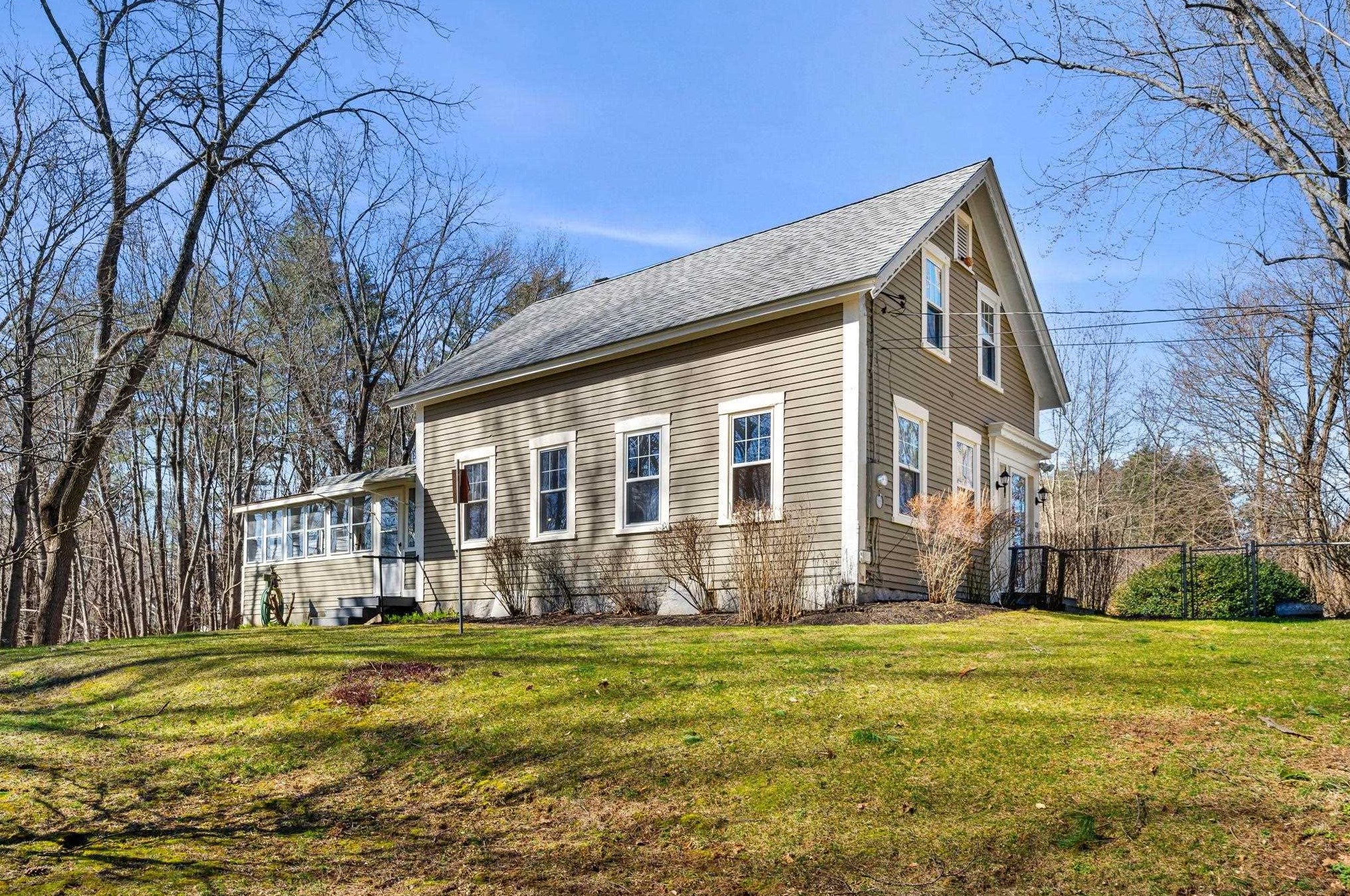 100 4th St, Dover NH  03820-2939 exterior