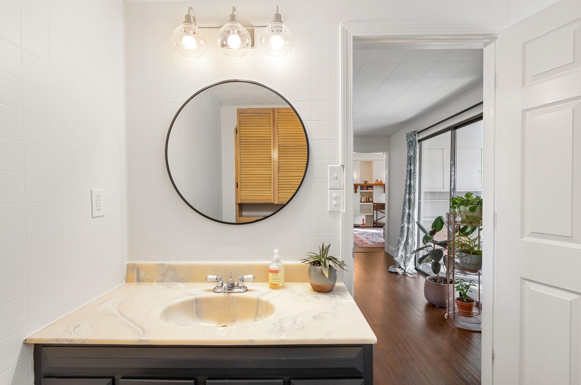 100 4th St, Dover NH  03820-2939 exterior