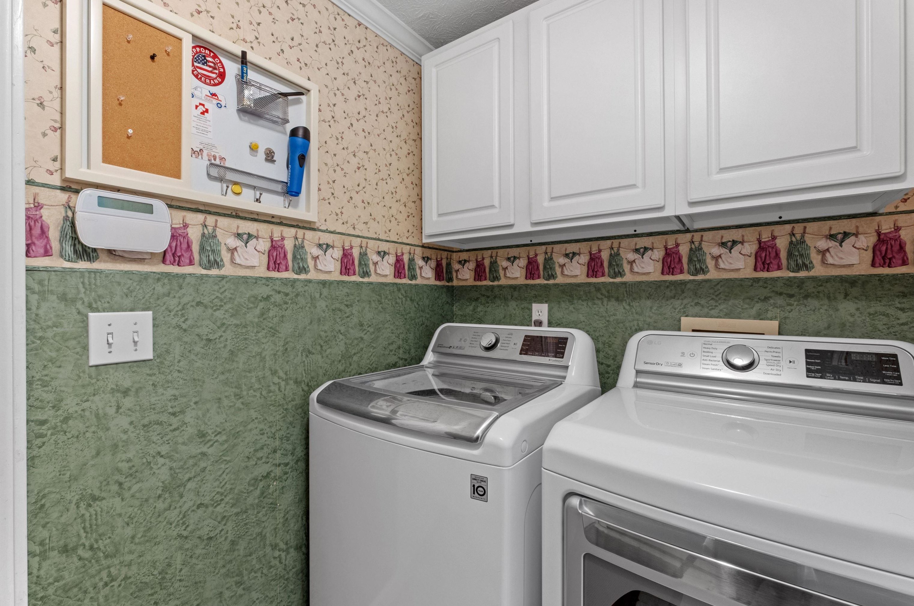 46 Elk Dr, Manchester NH  03110-4621 exterior
