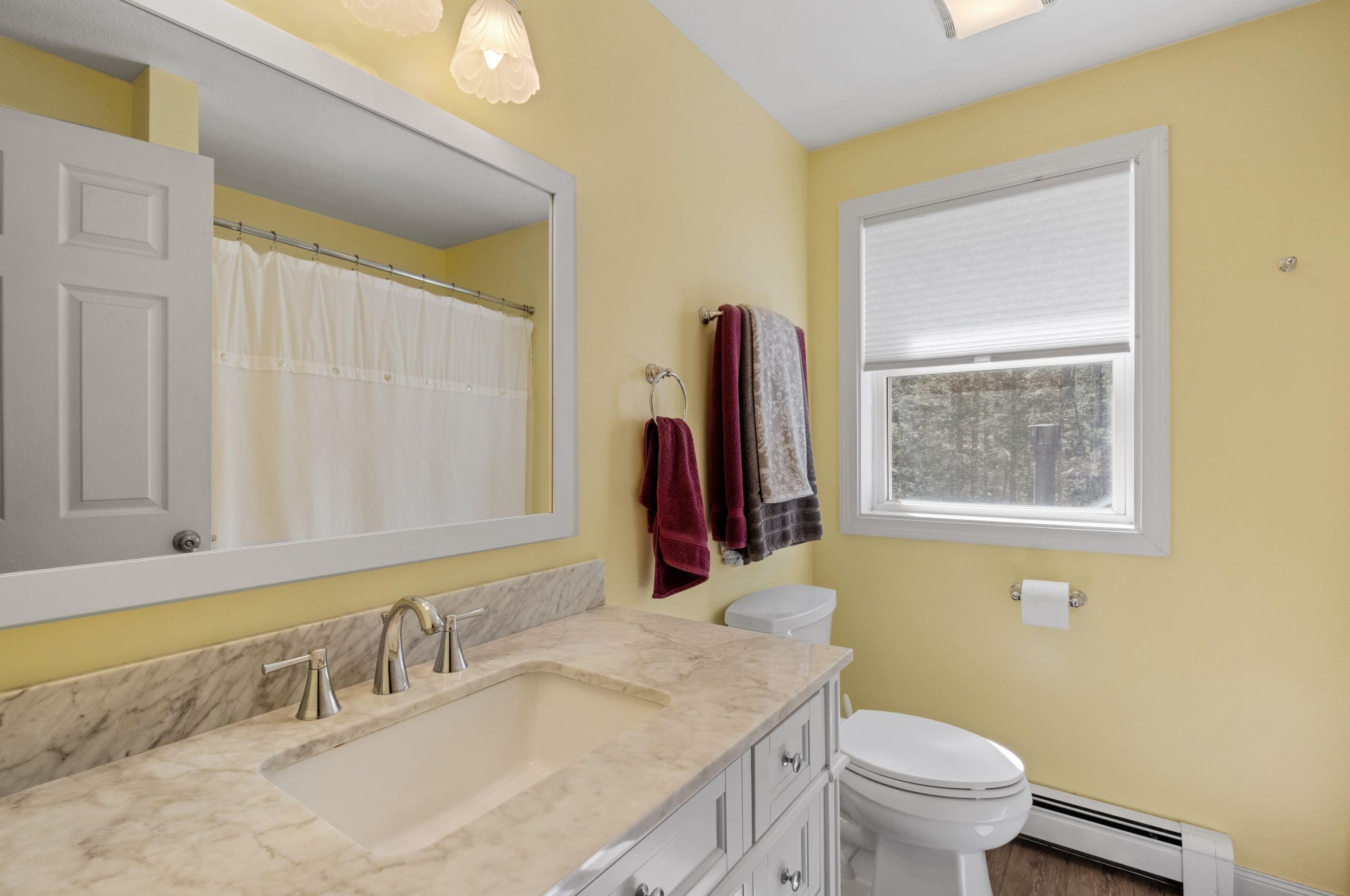 46 Elk Dr, Manchester NH  03110-4621 exterior