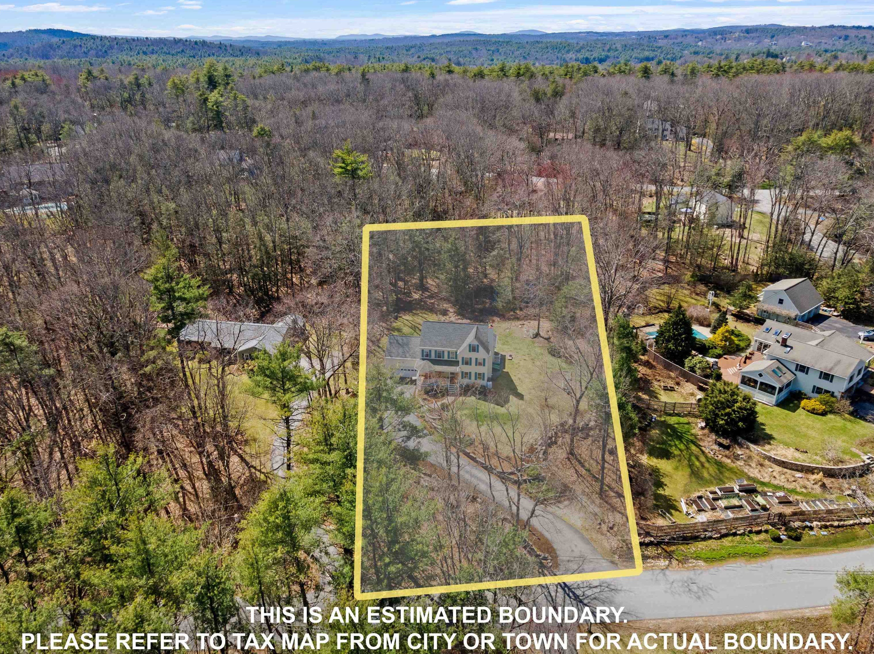 46 Elk Dr, Manchester NH  03110-4621 exterior