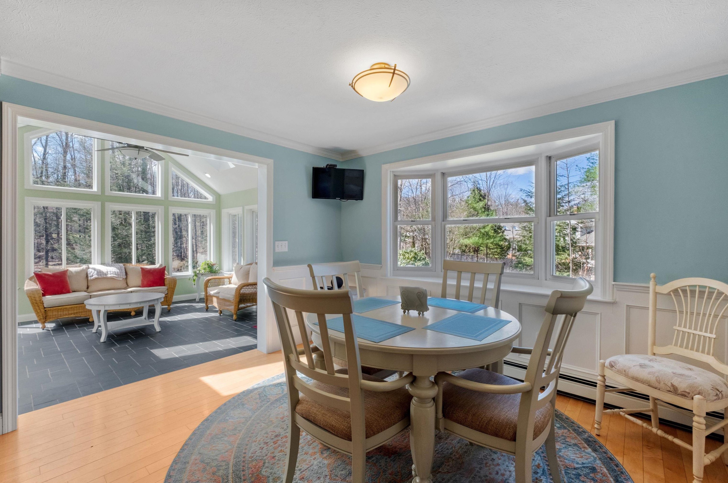 46 Elk Dr, Manchester NH  03110-4621 exterior