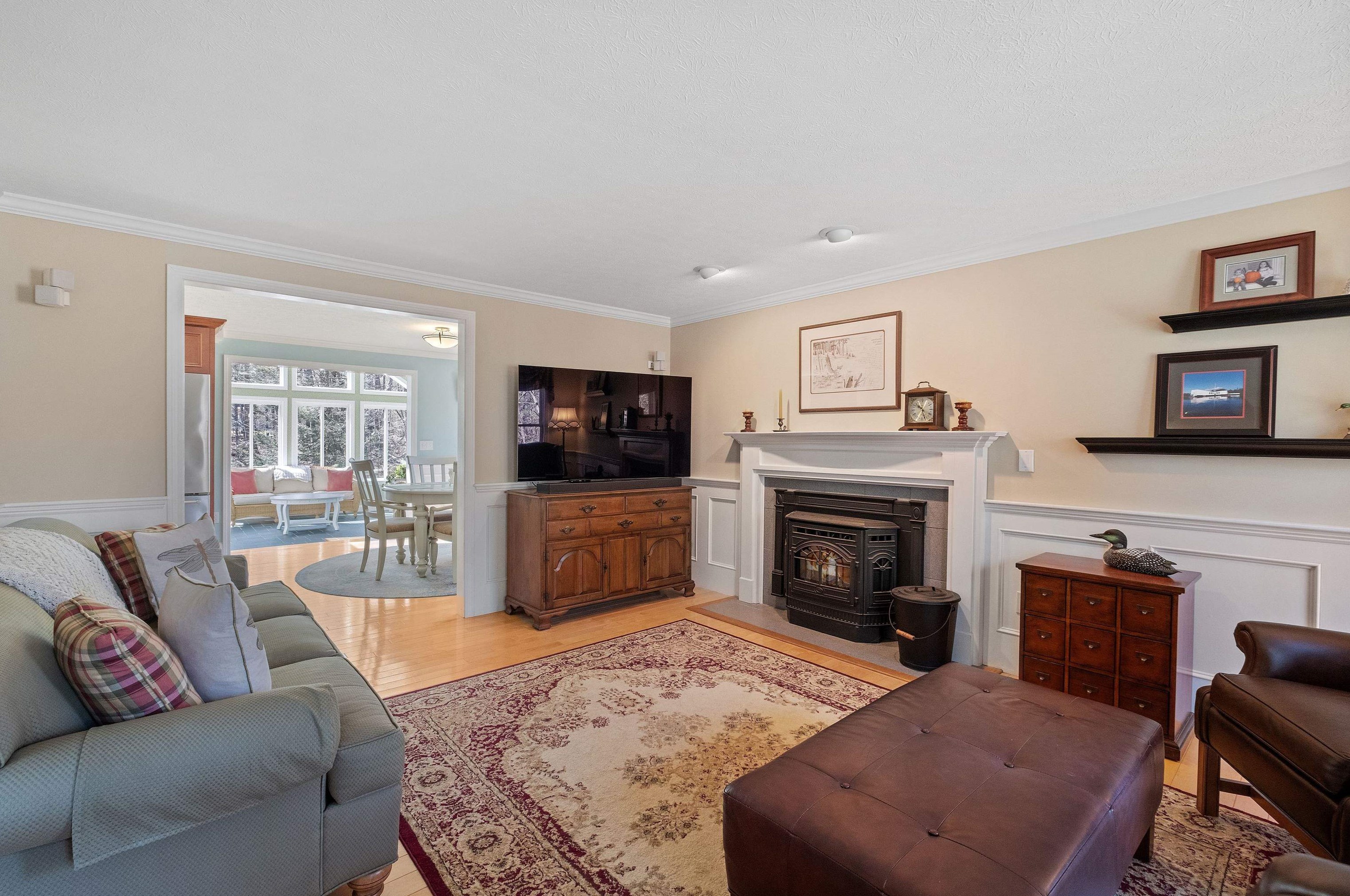 46 Elk Dr, Manchester NH  03110-4621 exterior