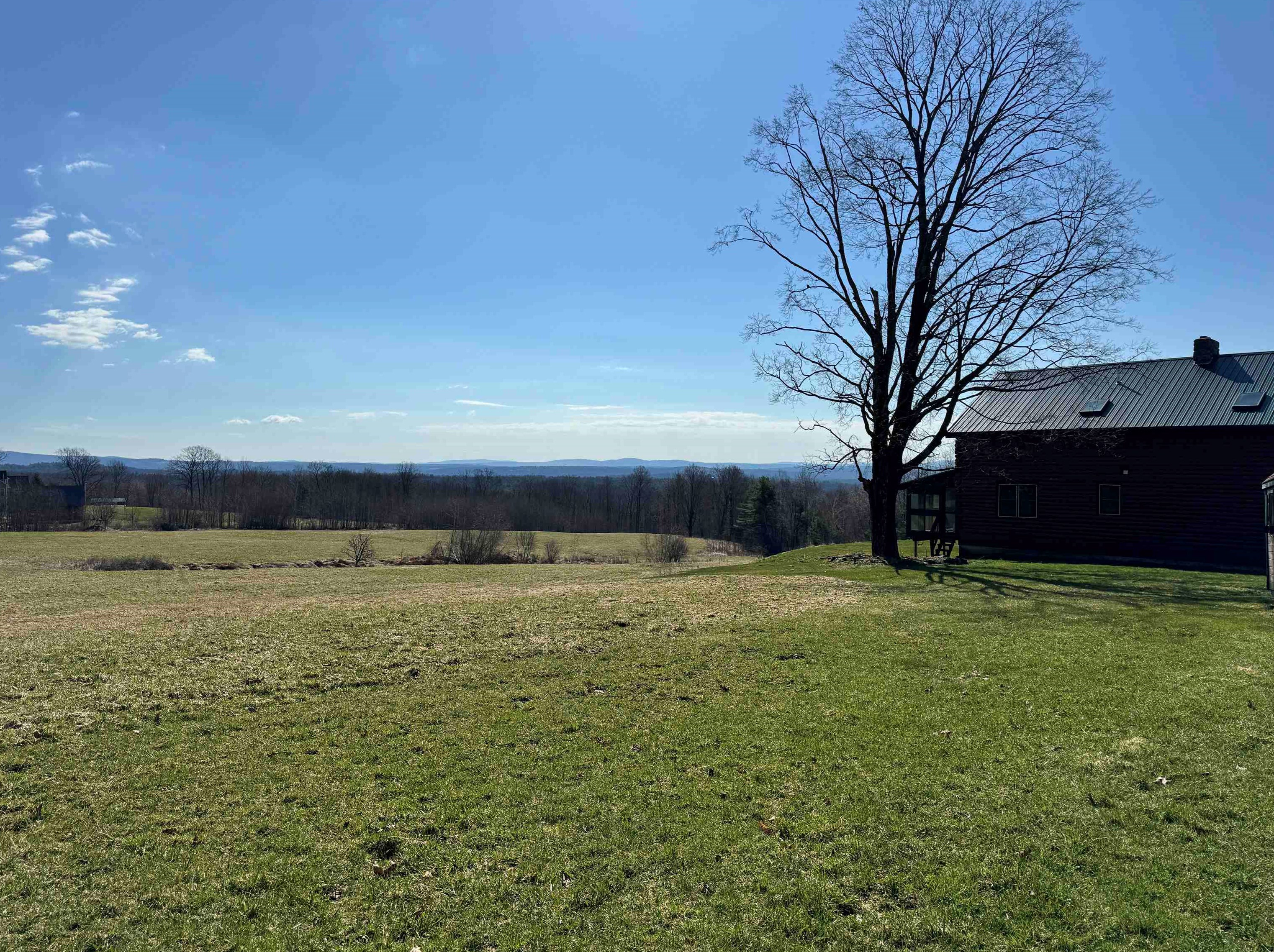 28 Sunset Hill Dr, Canterbury, NH 03224