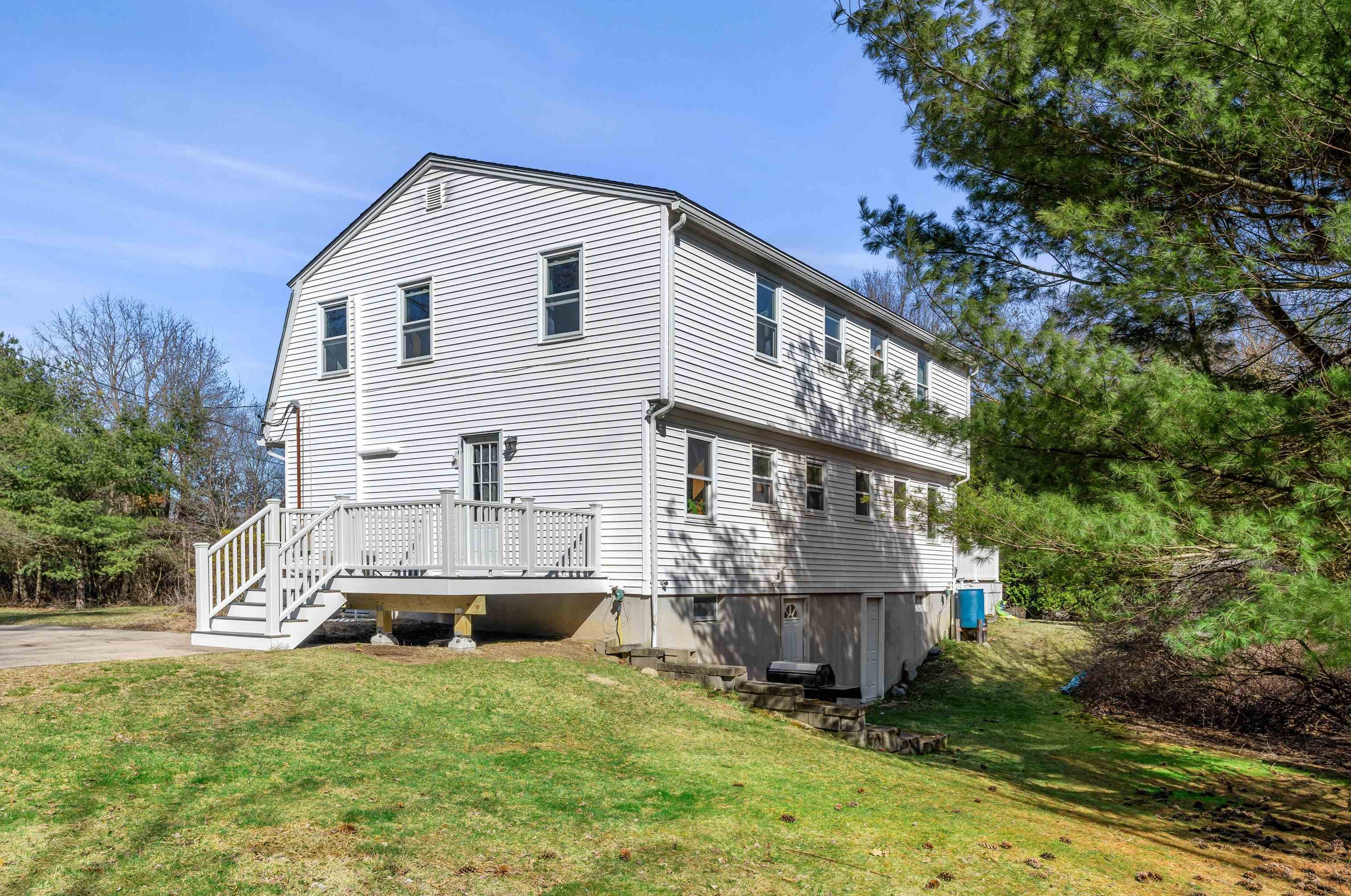 3 Autumn Woods Rd, Salem, NH 03079