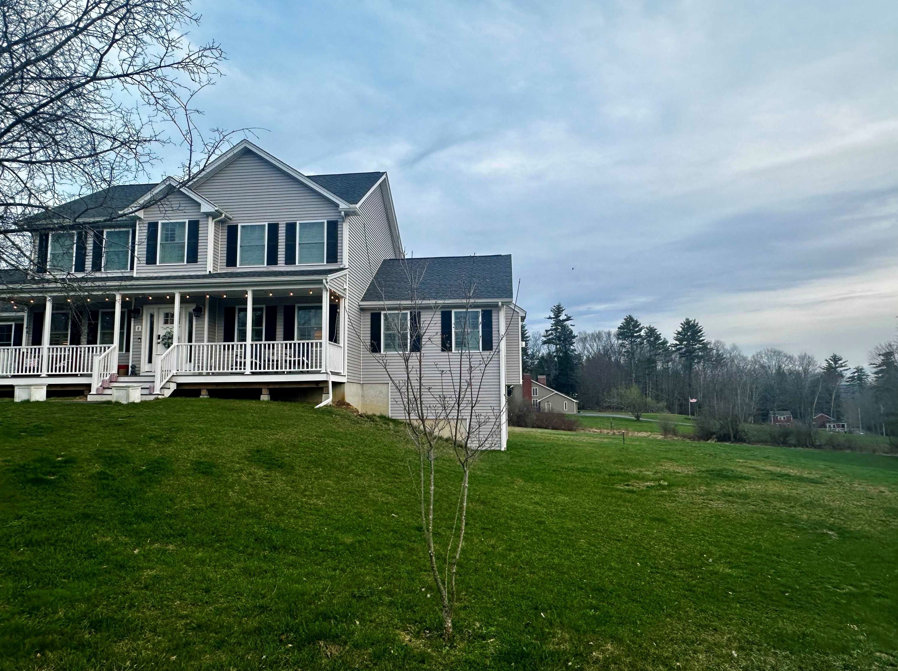 8 Saunders Rd, Goffstown, NH 03045
