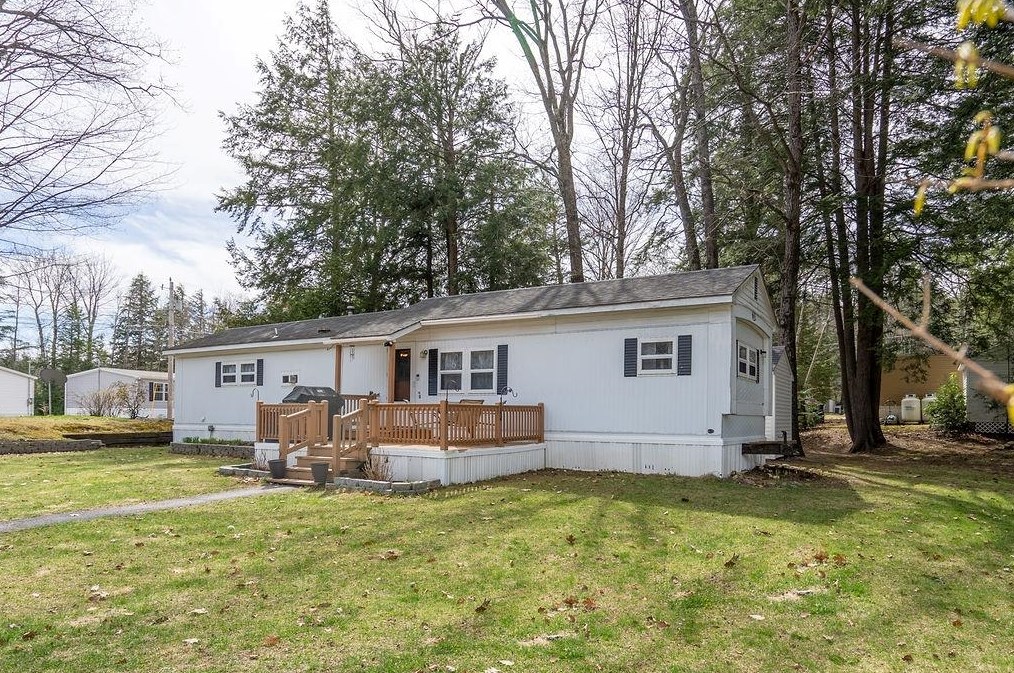 28 Willow St, Tilton, NH 03276