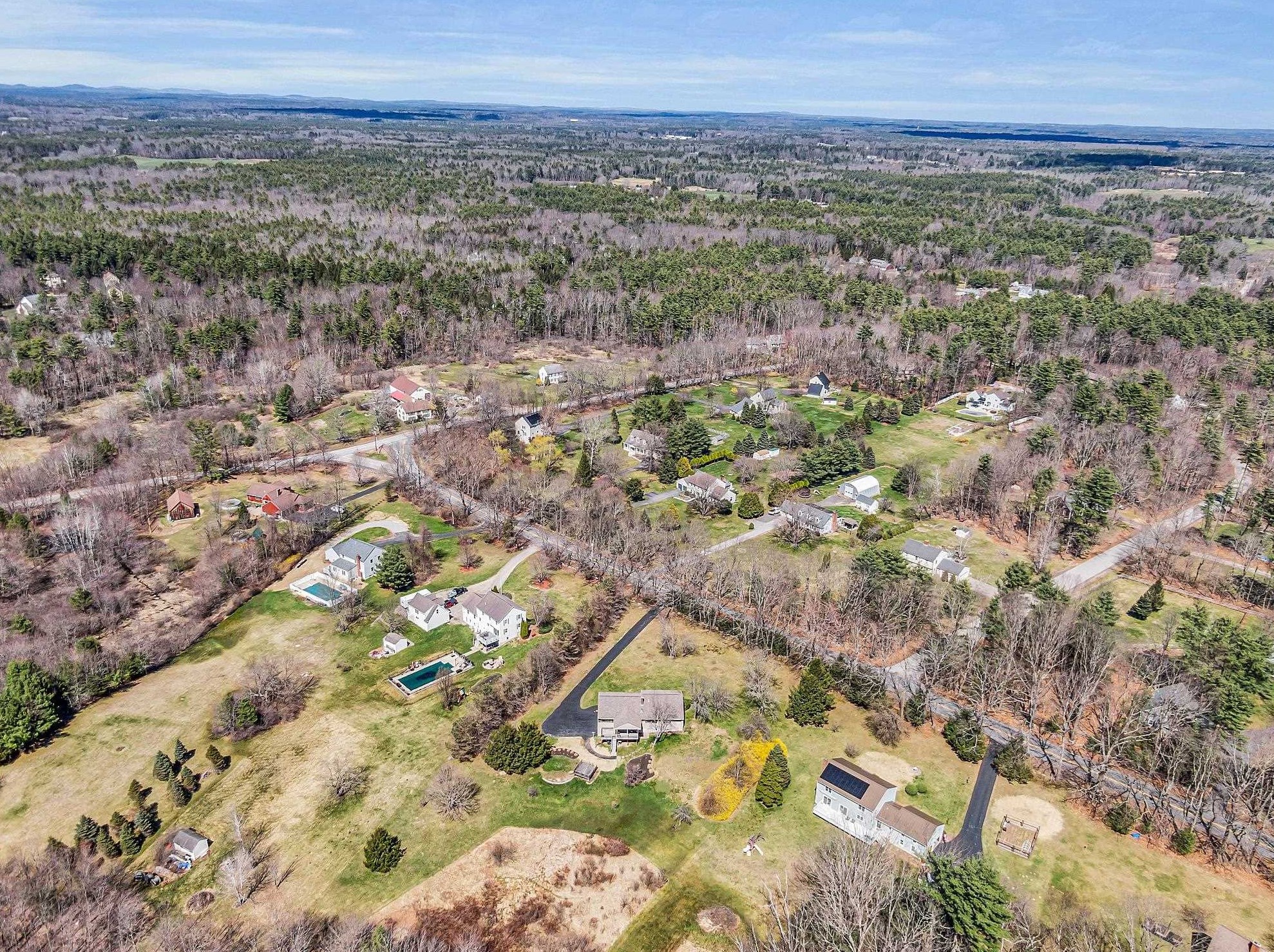 6 Bald Hl Rd, Newmarket NH  03857-2135 exterior