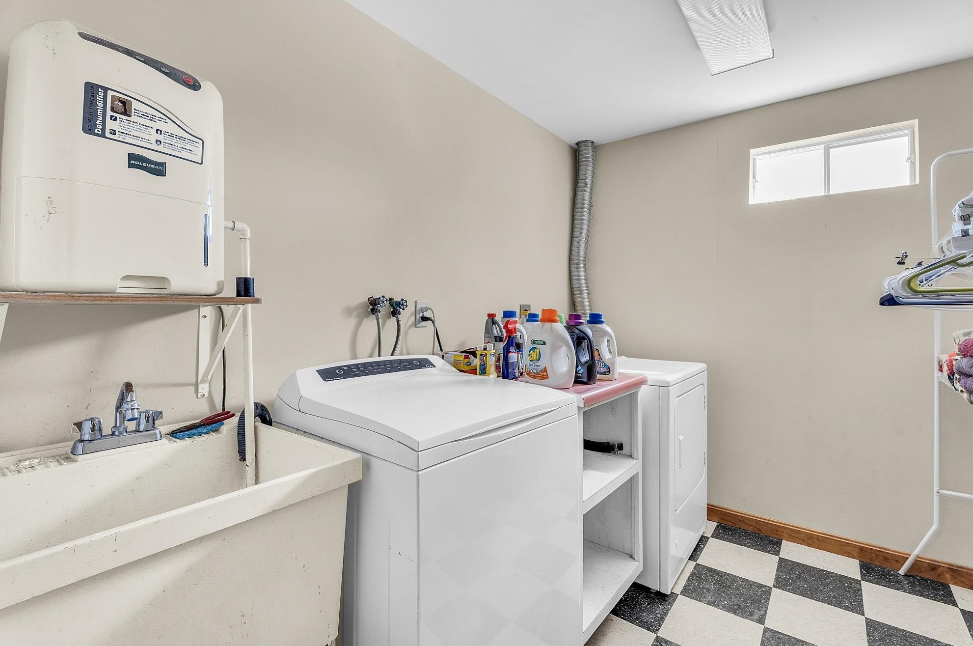 6 Bald Hl Rd, Newmarket NH  03857-2135 exterior