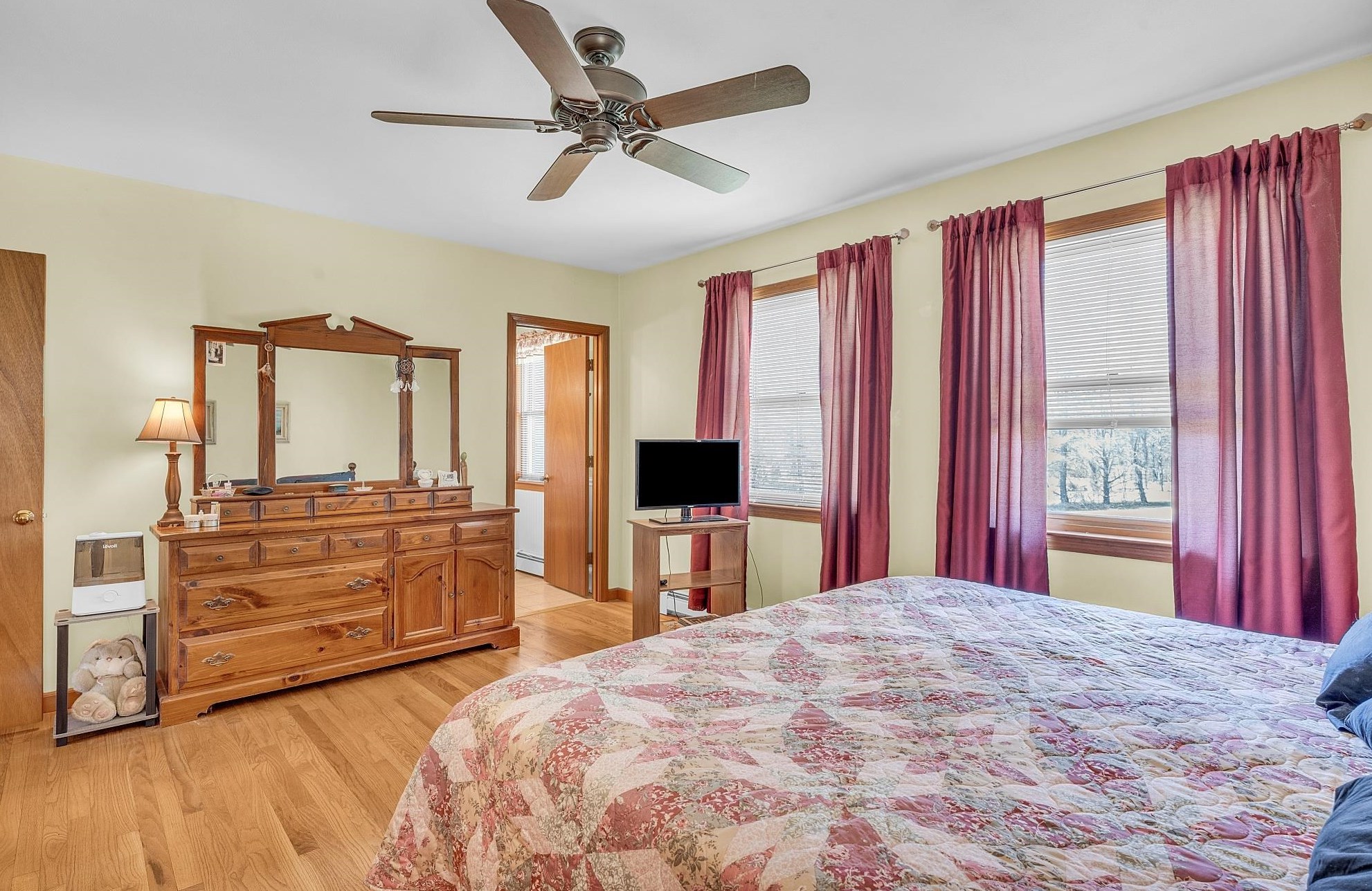 6 Bald Hl Rd, Newmarket NH  03857-2135 exterior