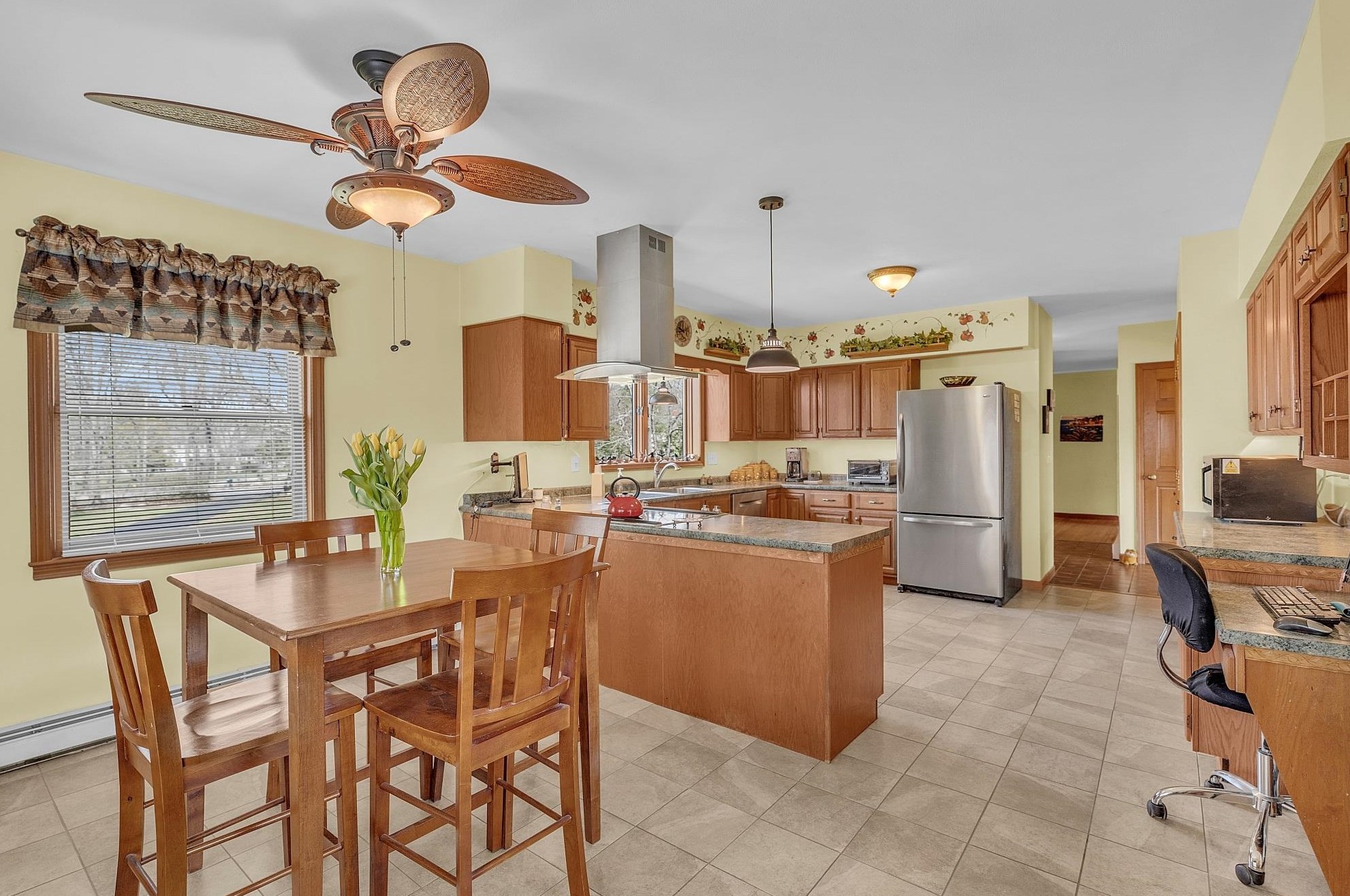 6 Bald Hl Rd, Newmarket NH  03857-2135 exterior