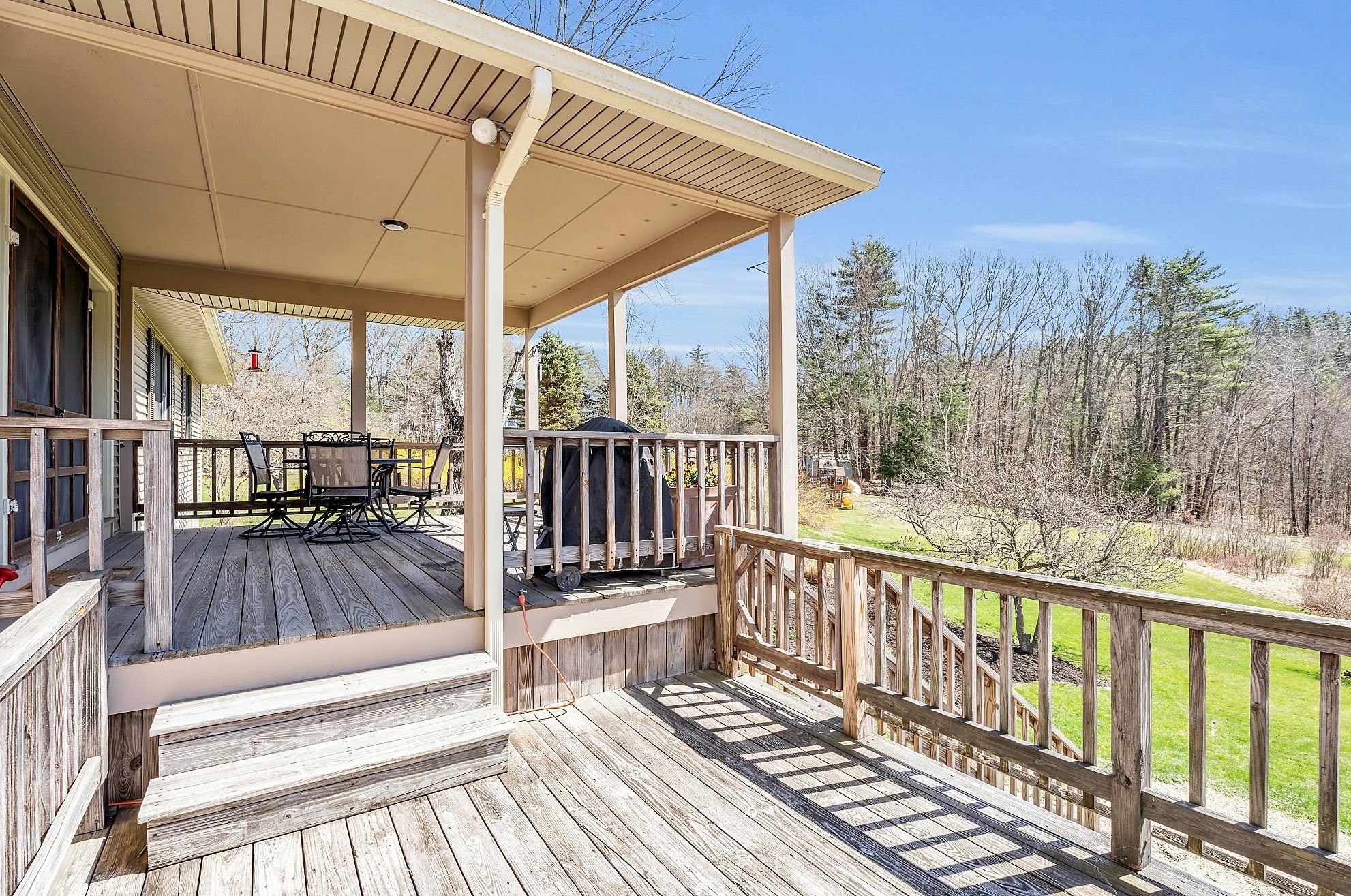 6 Bald Hl Rd, Newmarket NH  03857-2135 exterior