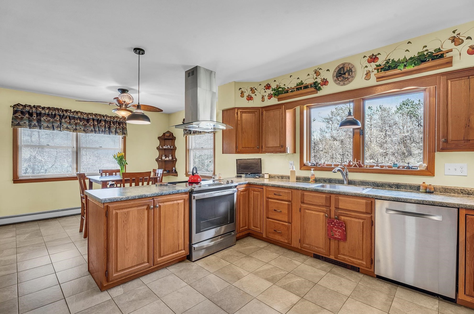 6 Bald Hill Rd, Newmarket NH  03857-2135 exterior