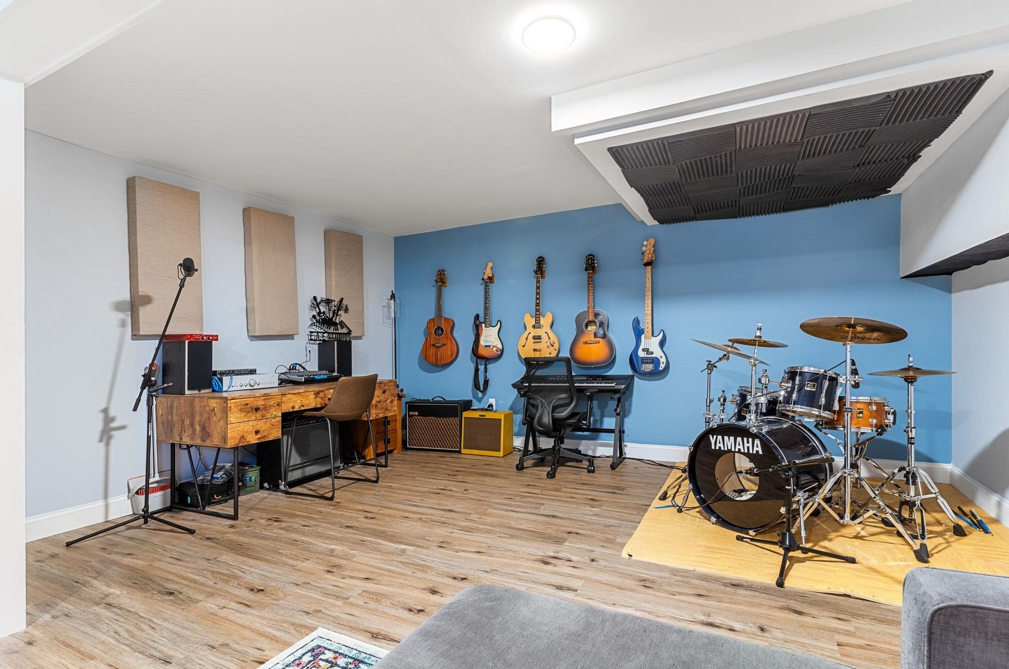 241 Ash Swamp Rd, Newmarket NH  03857-2116 exterior