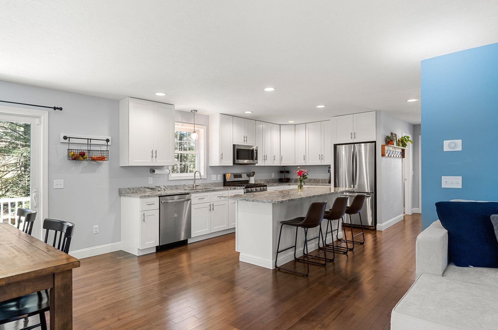 241 Ash Swamp Rd, Newmarket NH  03857-2116 exterior