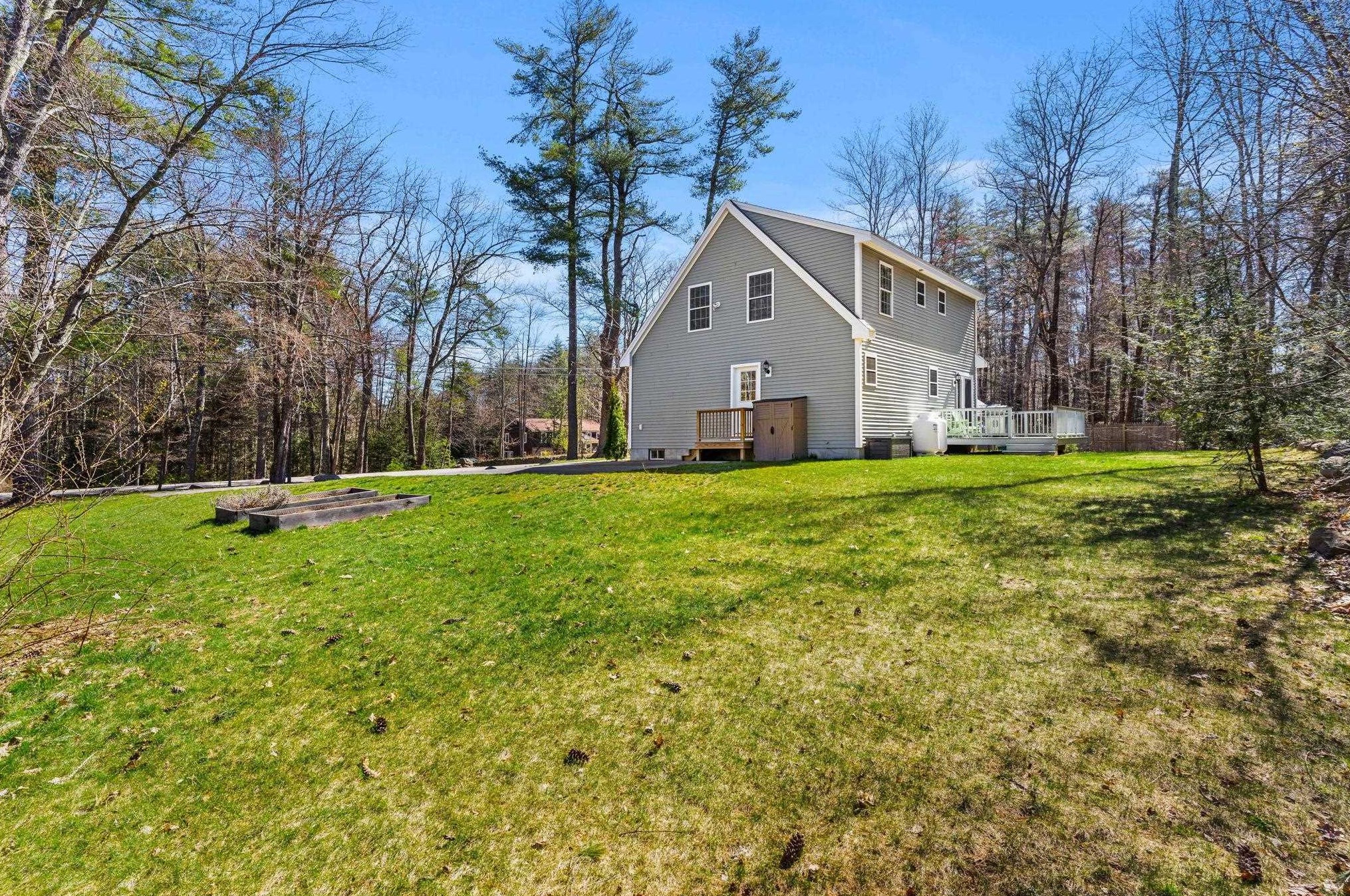 241 Ash Swamp Rd, Newmarket NH  03857-2116 exterior