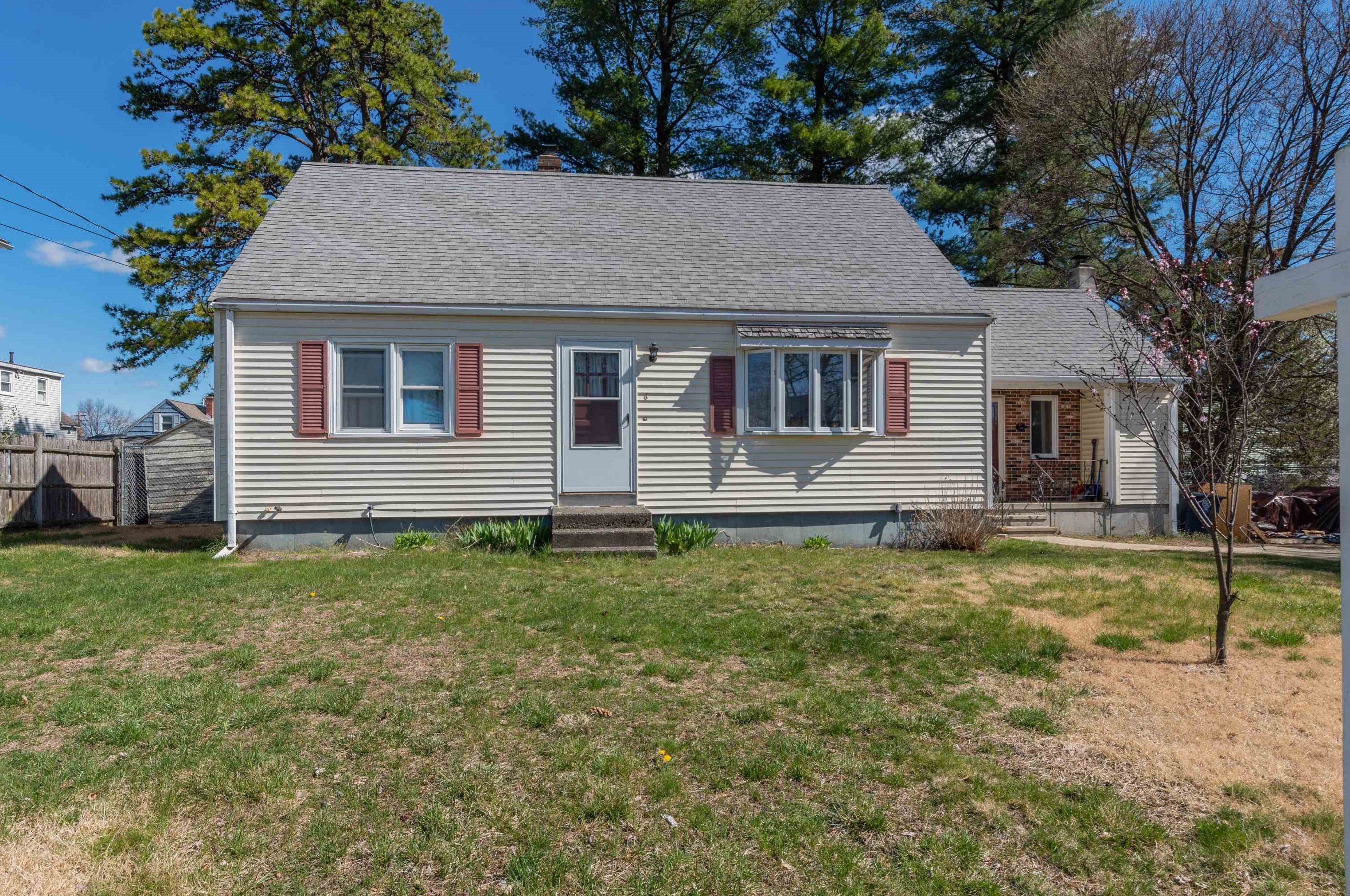 6 James St, Nashua, NH 03060-4818