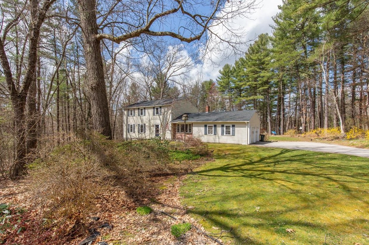 26 Jefferson Dr, Londonderry, NH 03053