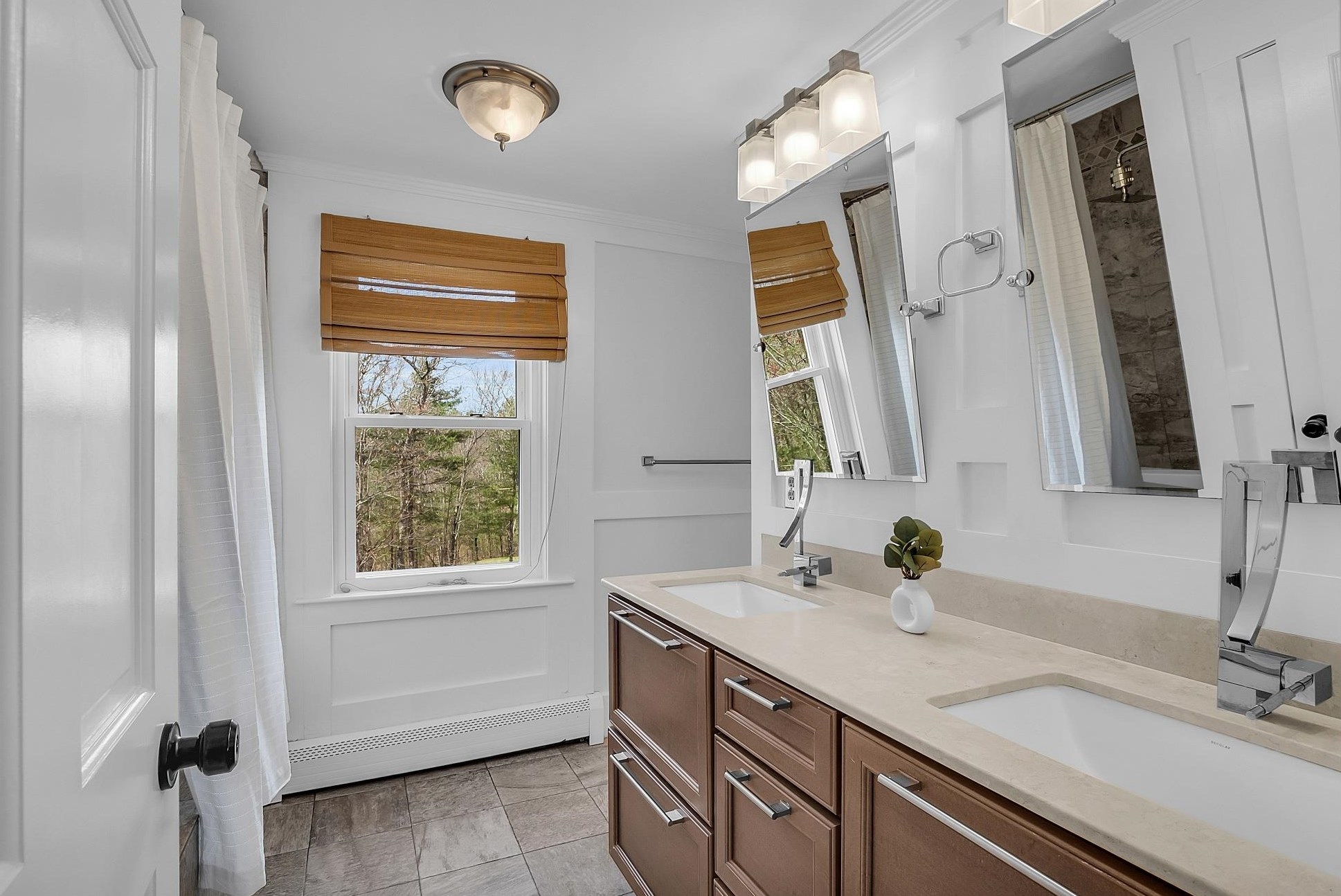 46 Windsor Blvd, Londonderry NH  03053-3622 exterior