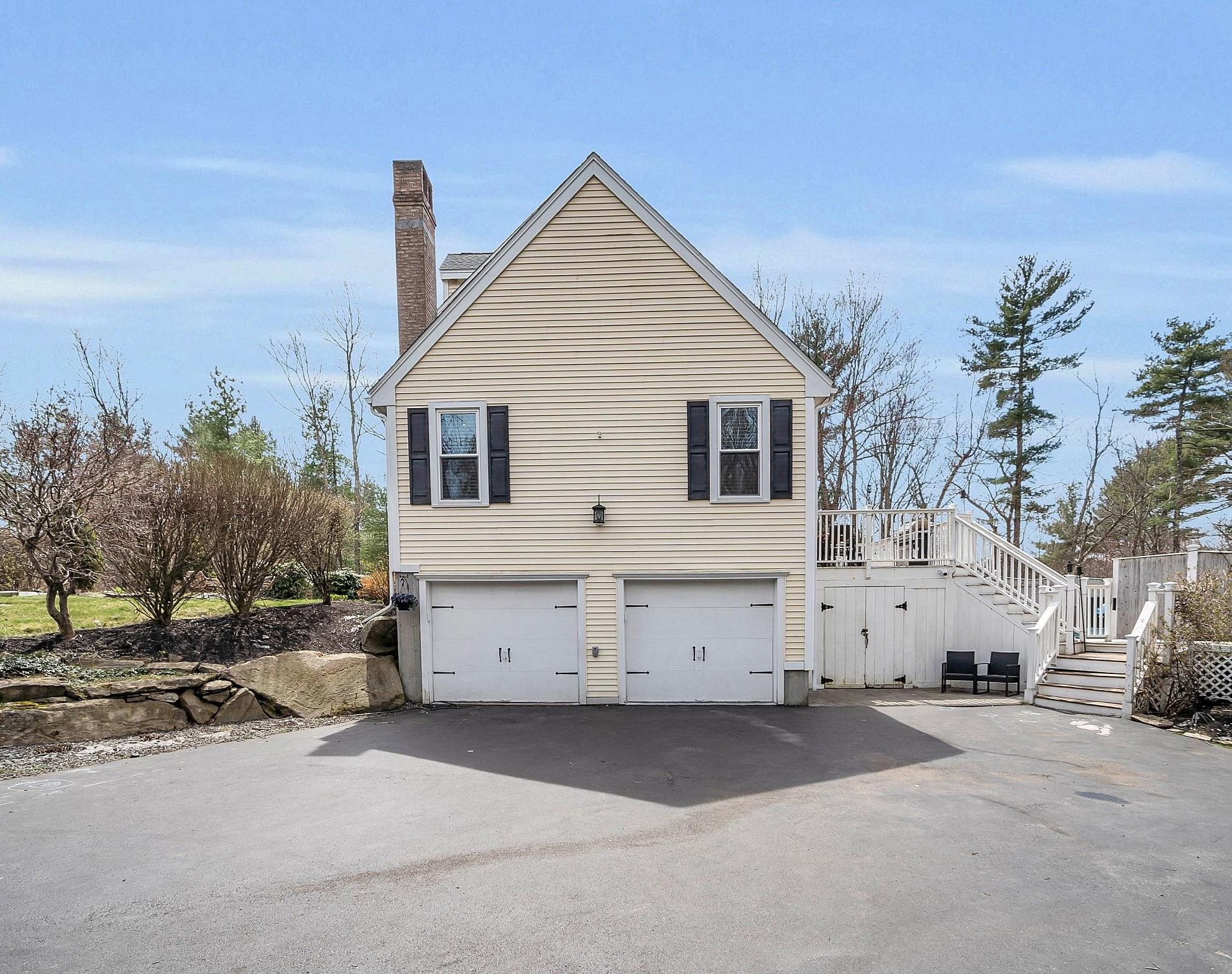 46 Windsor Blvd, Londonderry NH  03053-3622 exterior