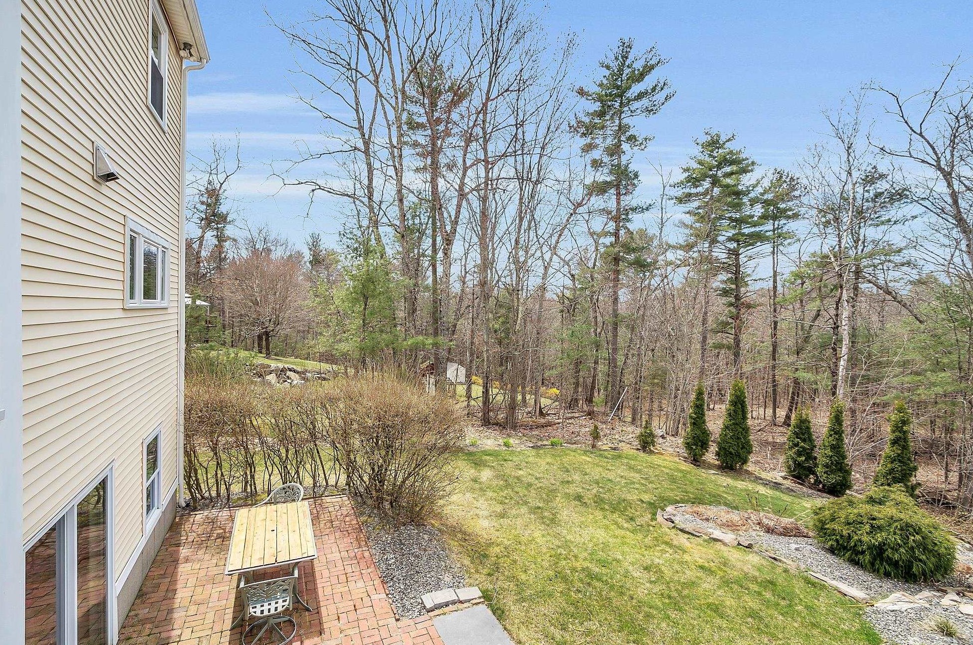 46 Windsor Blvd, Londonderry NH  03053-3622 exterior
