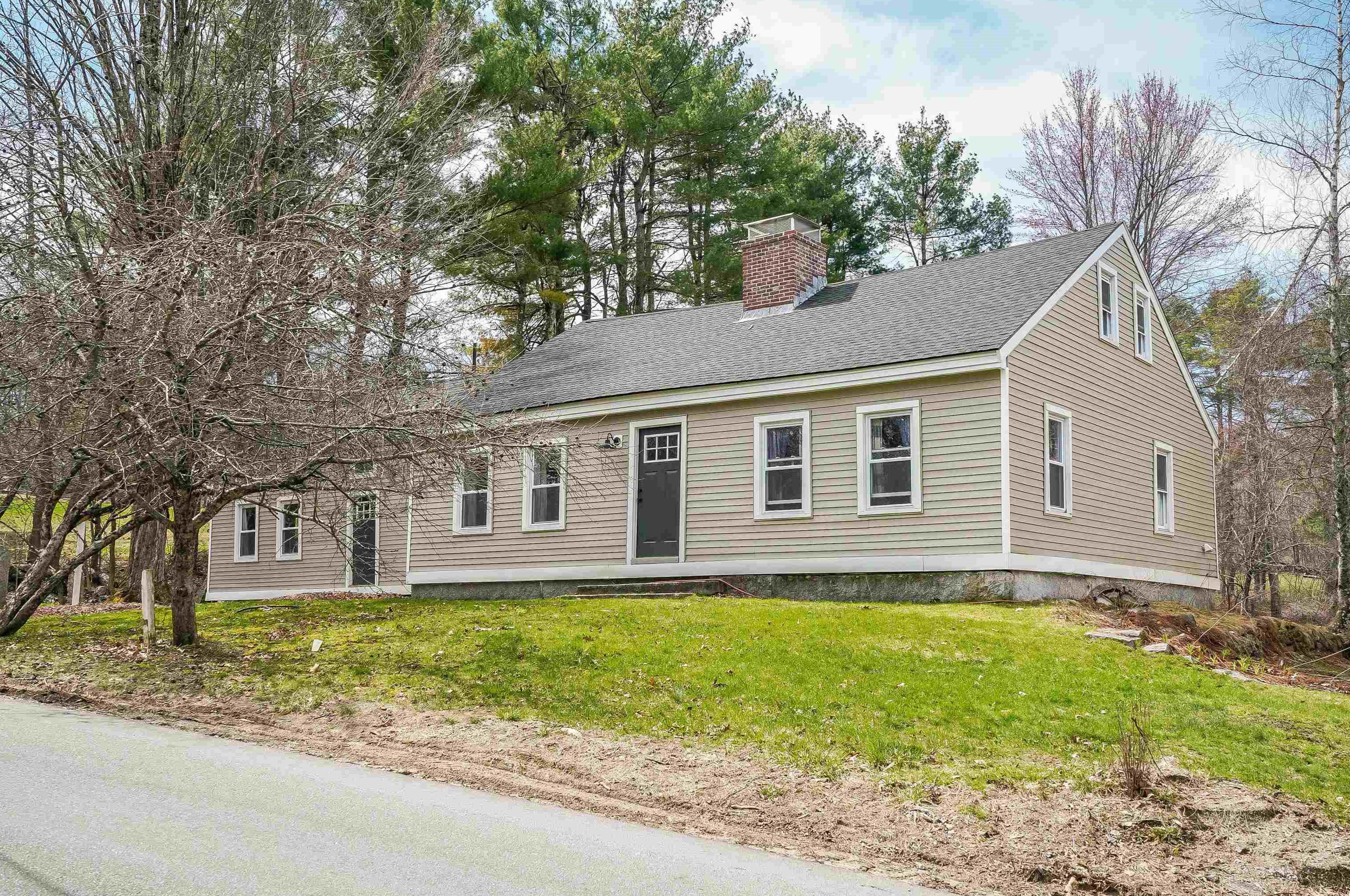 198 Depot Hill Rd, Henniker, NH 03242-3471