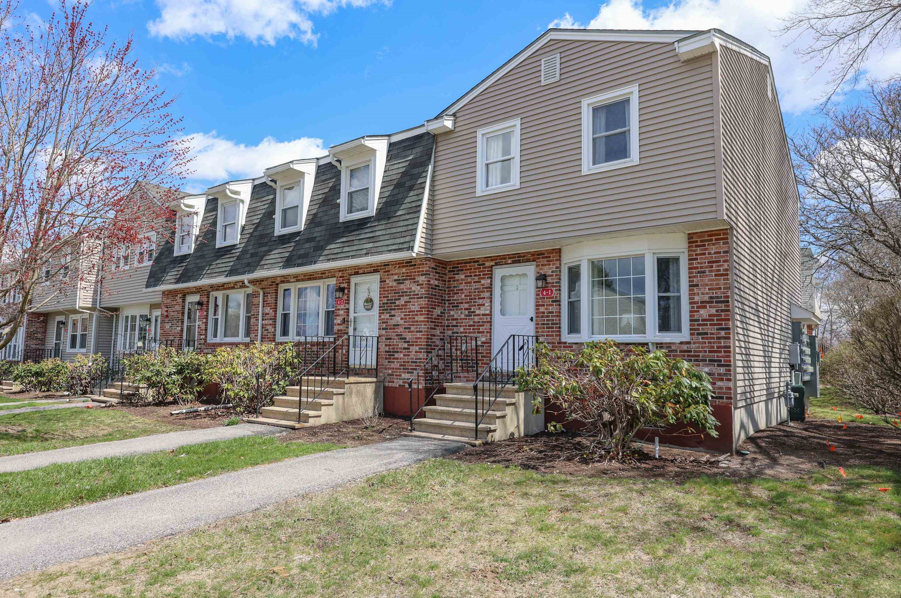 4 Snowberry Ln #1, Goffstown, NH 03045