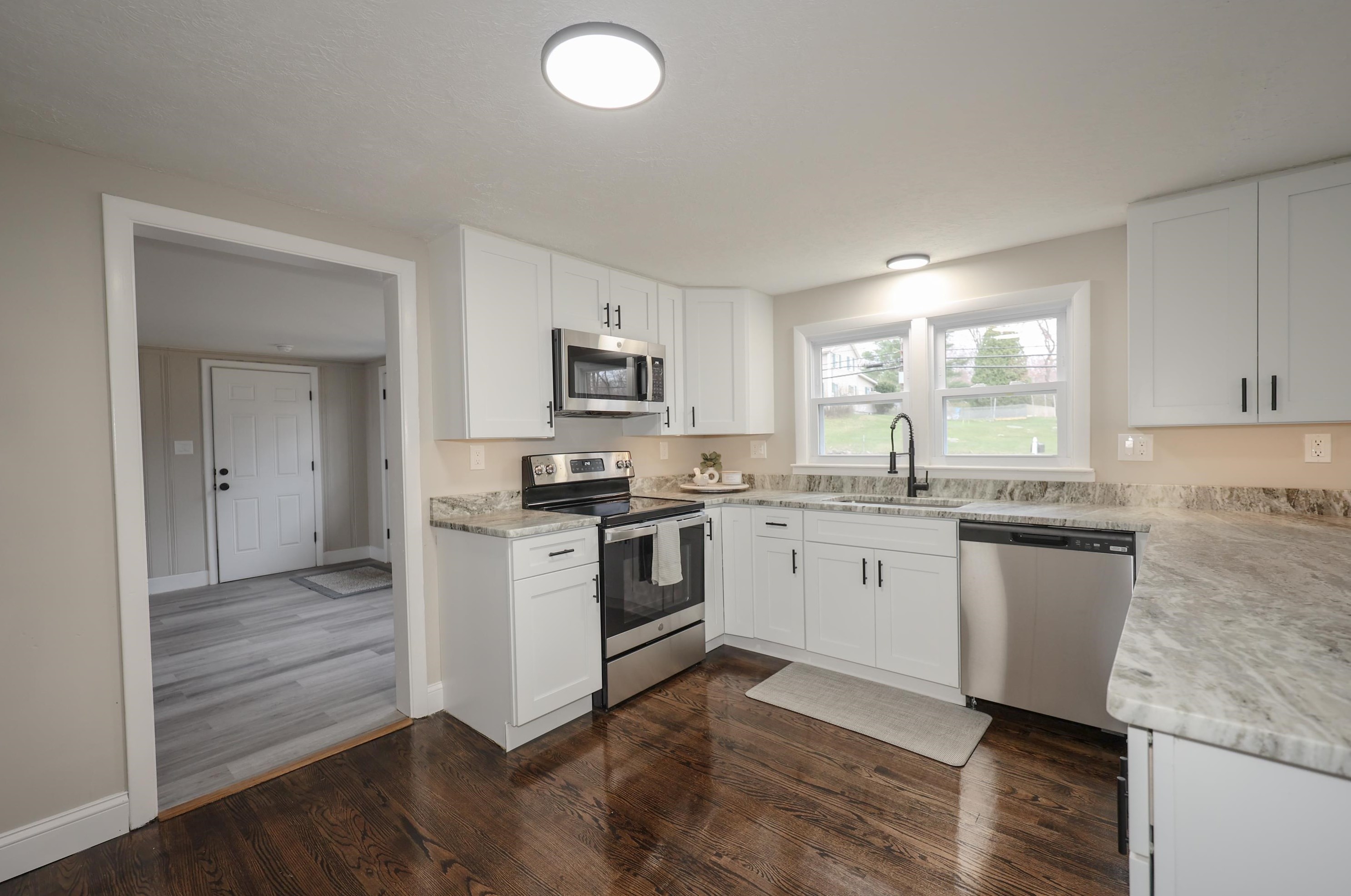 18 Whitehall Rd, Manchester NH  03106-1923 exterior