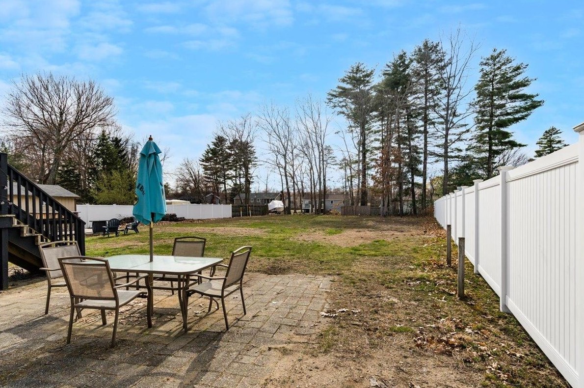 83 Glen Forest Dr, Manchester NH  03109-5024 exterior