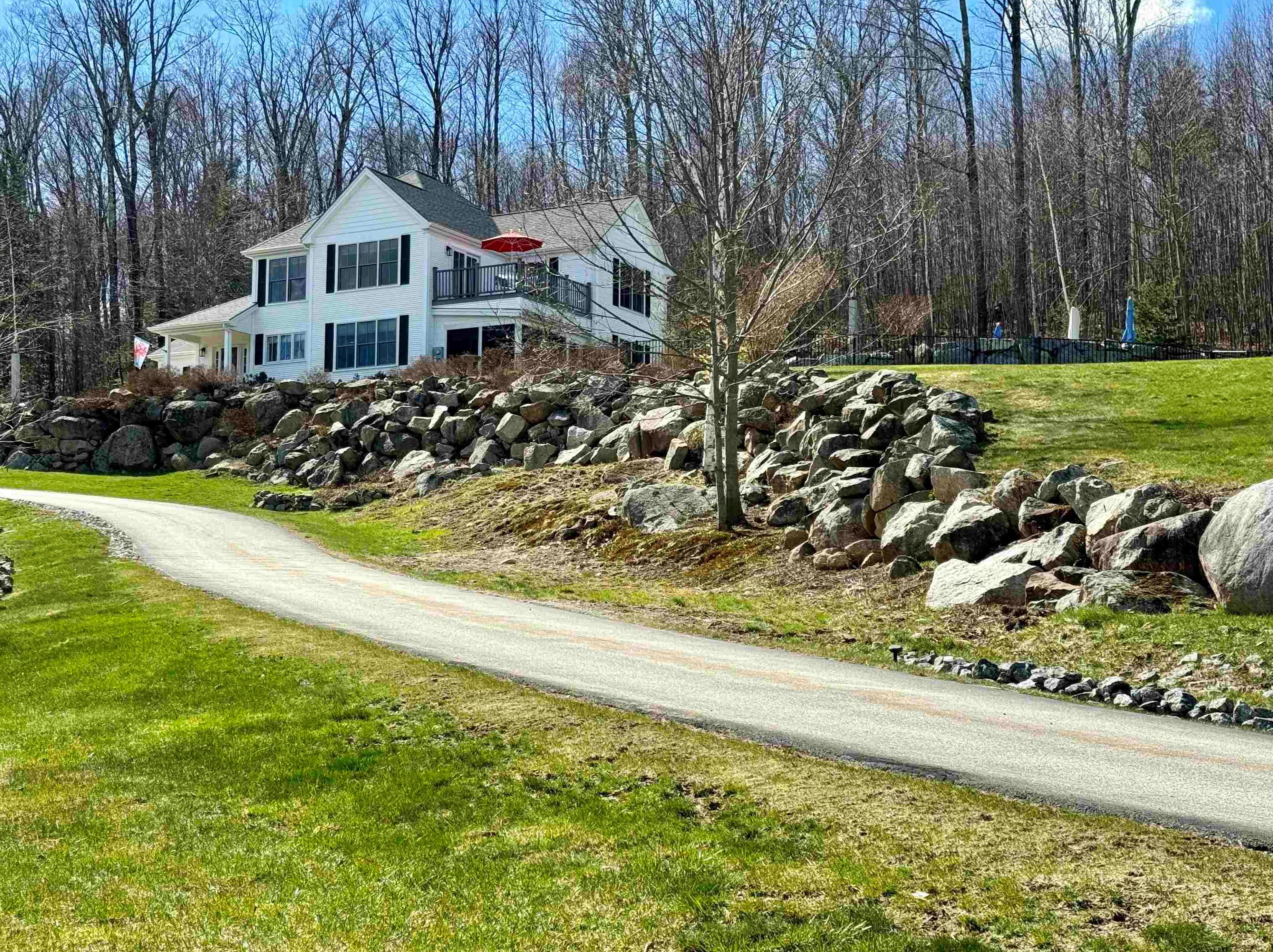 124 Diamond Dr, Henniker, NH 03242