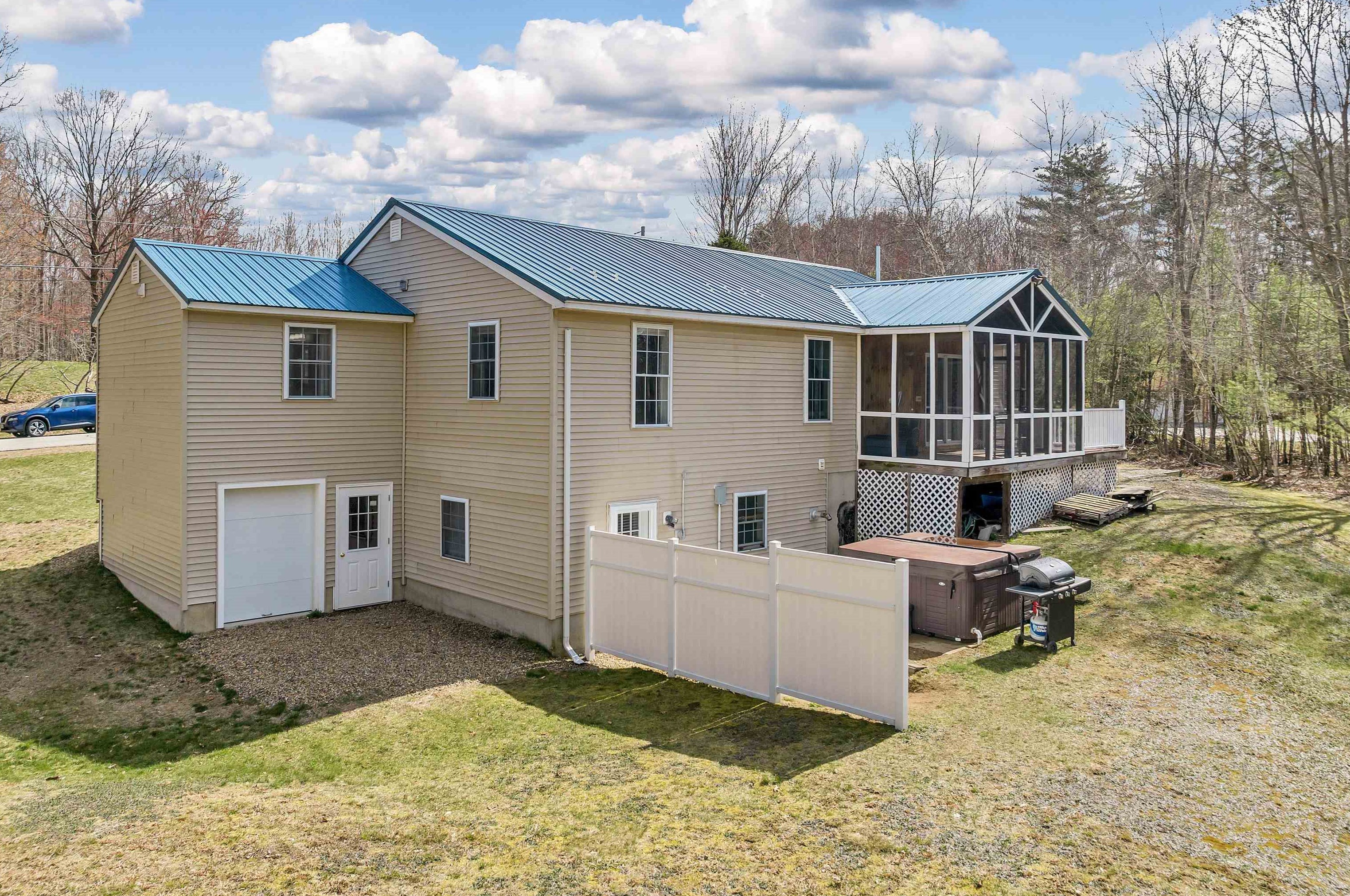 104 Oakcrest Ln, Gilmanton, NH 03237 exterior