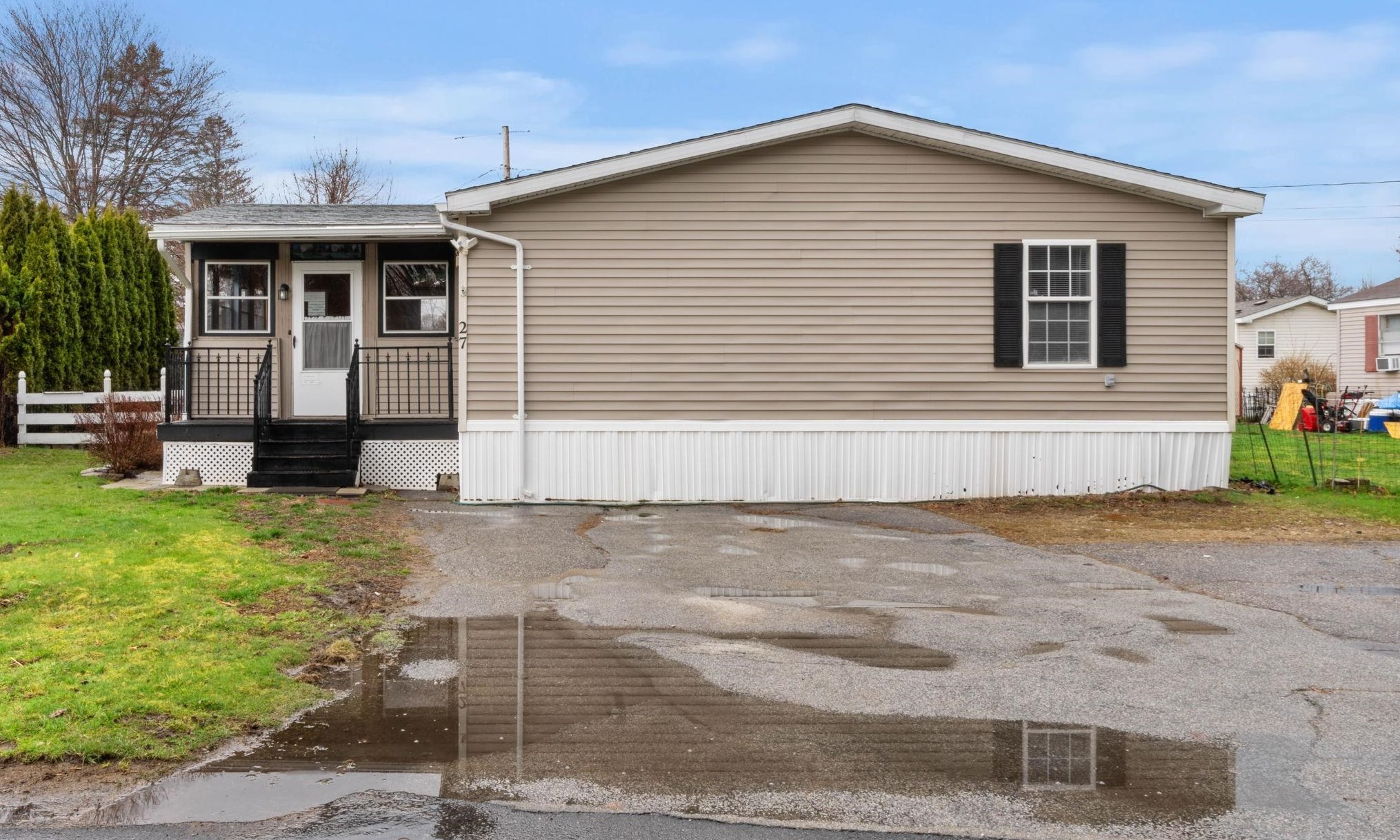 27 Longmeadow Dr, Concord, NH 03301-3485