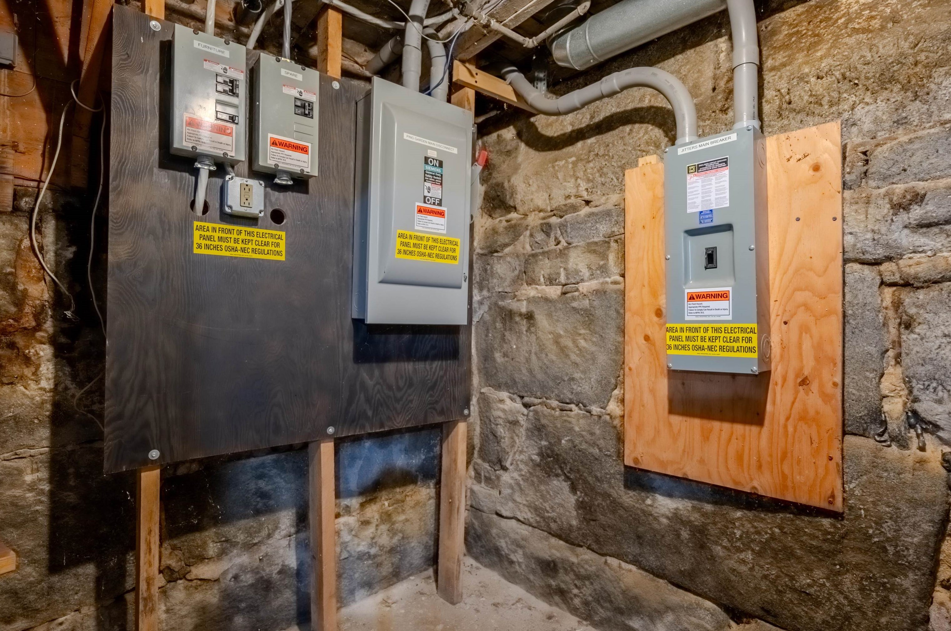 44 Main St, Pittsfield NH 03263-3708 exterior