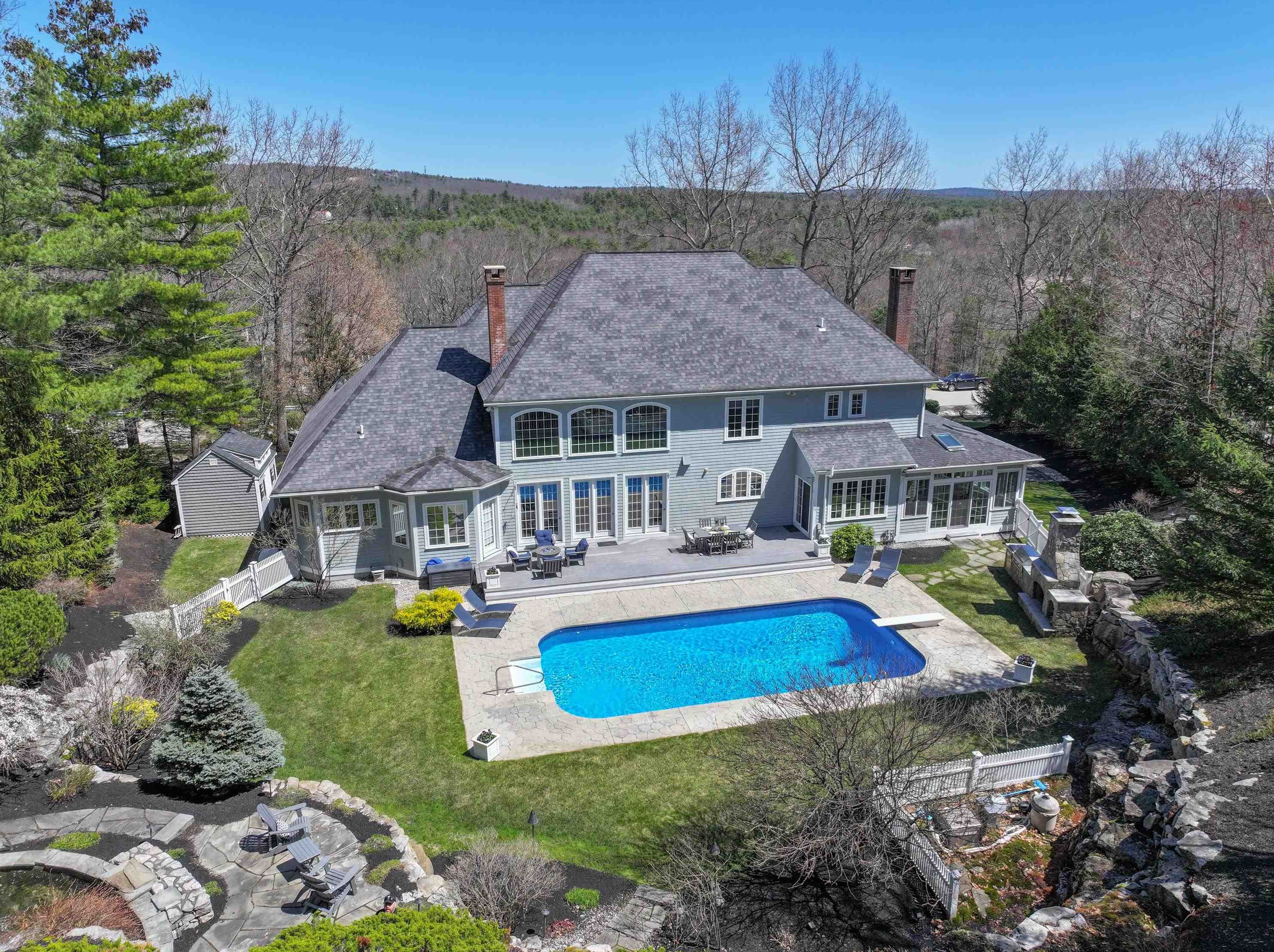 44 Cedar Crest Ln, Auburn, NH 03032